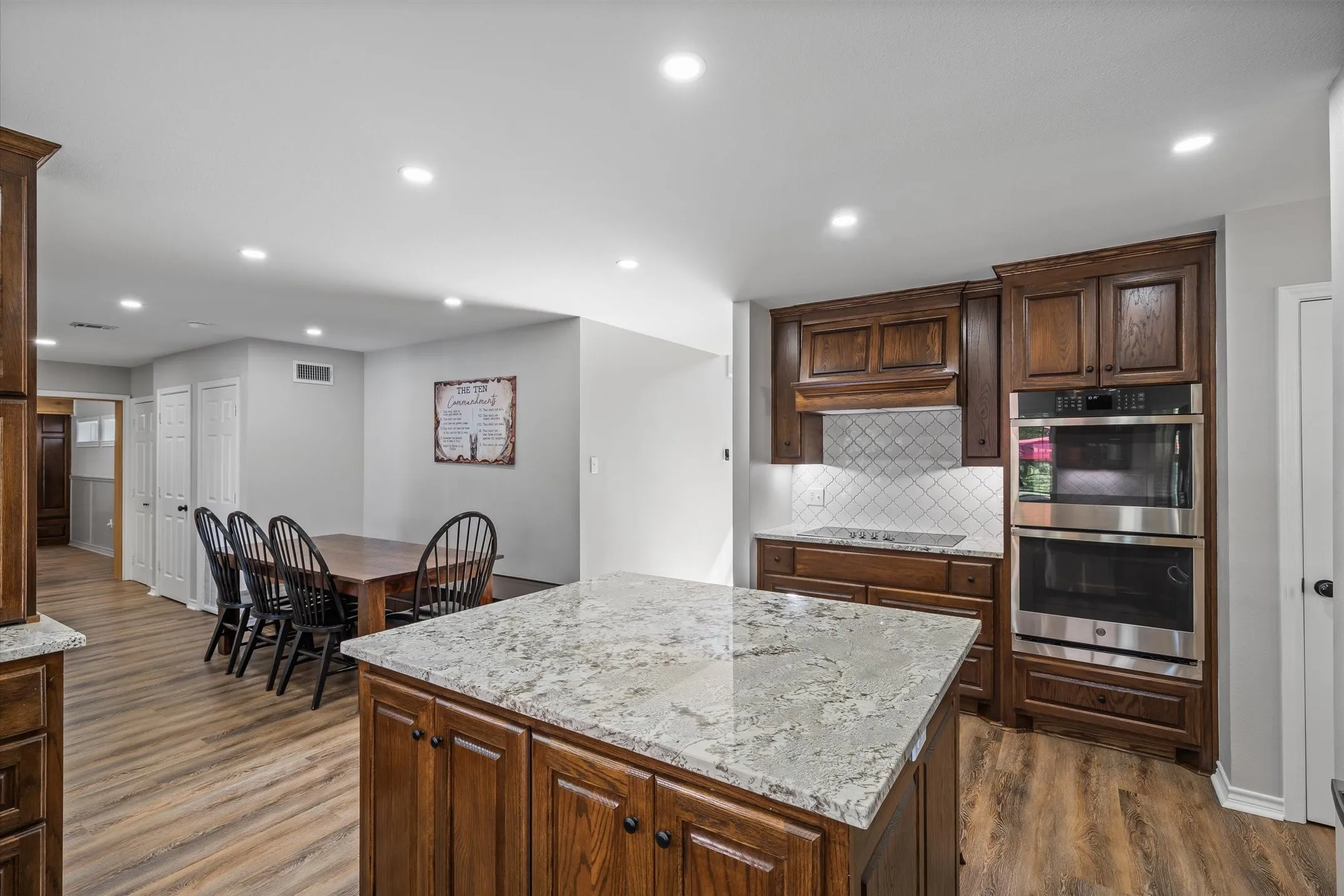 Single Family Residence For Sale in Van Zandt County , 490 VZ County Road 1711 Road, Grand Saline, Texas 75140, 5 Bedroom, 4 Bathroom, 3 Garage spaces, 3,451 Sqft, built in 1996, Price $799,000, mls#21349707, Real Estate Agent in Grand Saline, Homes For Sale in Van Zandt county, Homes For Sale in Grand Saline, Realtor in Grand Saline Texas, Real Estate Brokerage Independent Realty Texas, Luminita Cordes Realtor