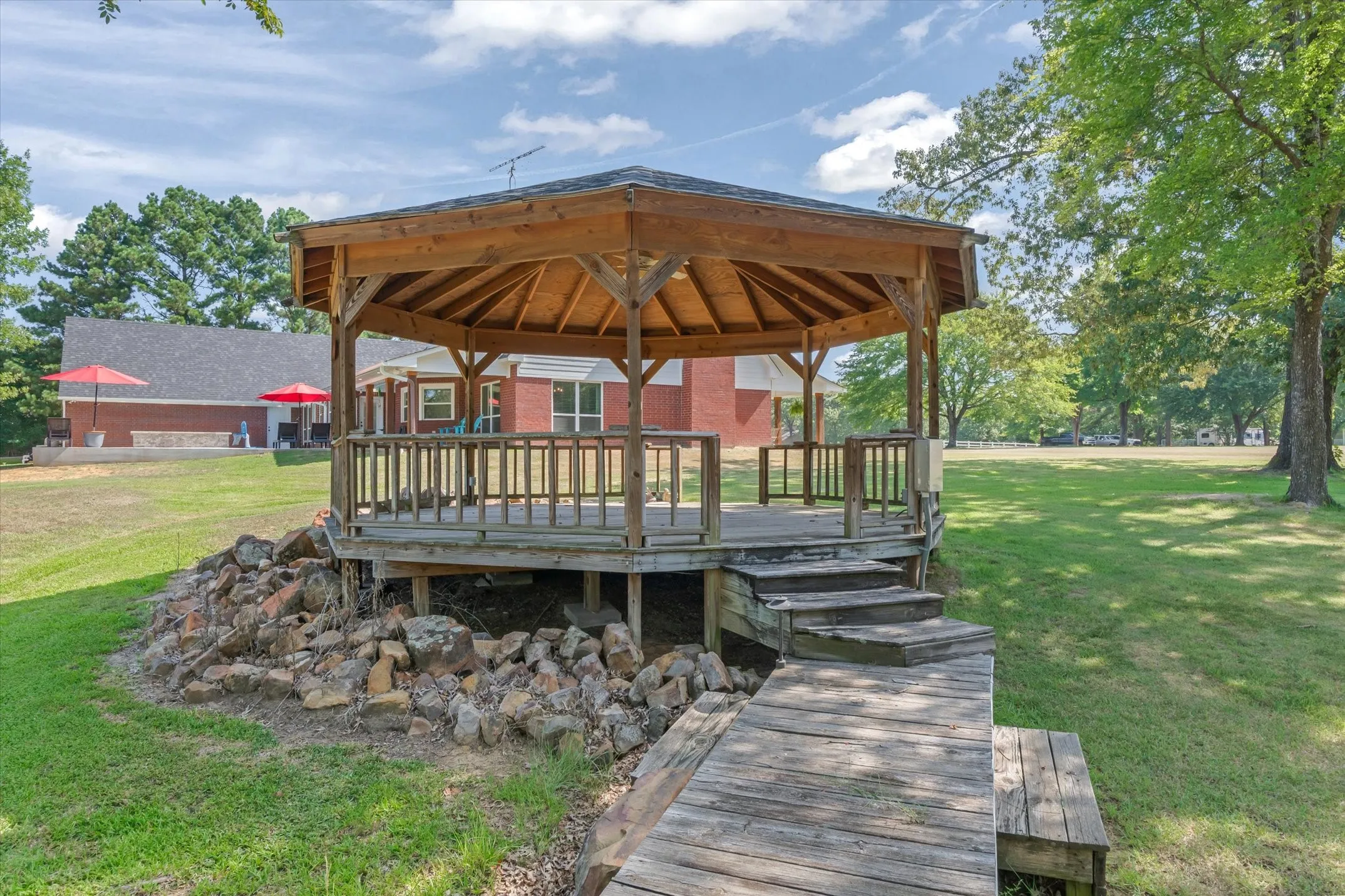 Single Family Residence For Sale in Van Zandt County , 490 VZ County Road 1711 Road, Grand Saline, Texas 75140, 5 Bedroom, 4 Bathroom, 3 Garage spaces, 3,451 Sqft, built in 1996, Price $799,000, mls#21349707, Real Estate Agent in Grand Saline, Homes For Sale in Van Zandt county, Homes For Sale in Grand Saline, Realtor in Grand Saline Texas, Real Estate Brokerage Independent Realty Texas, Luminita Cordes Realtor