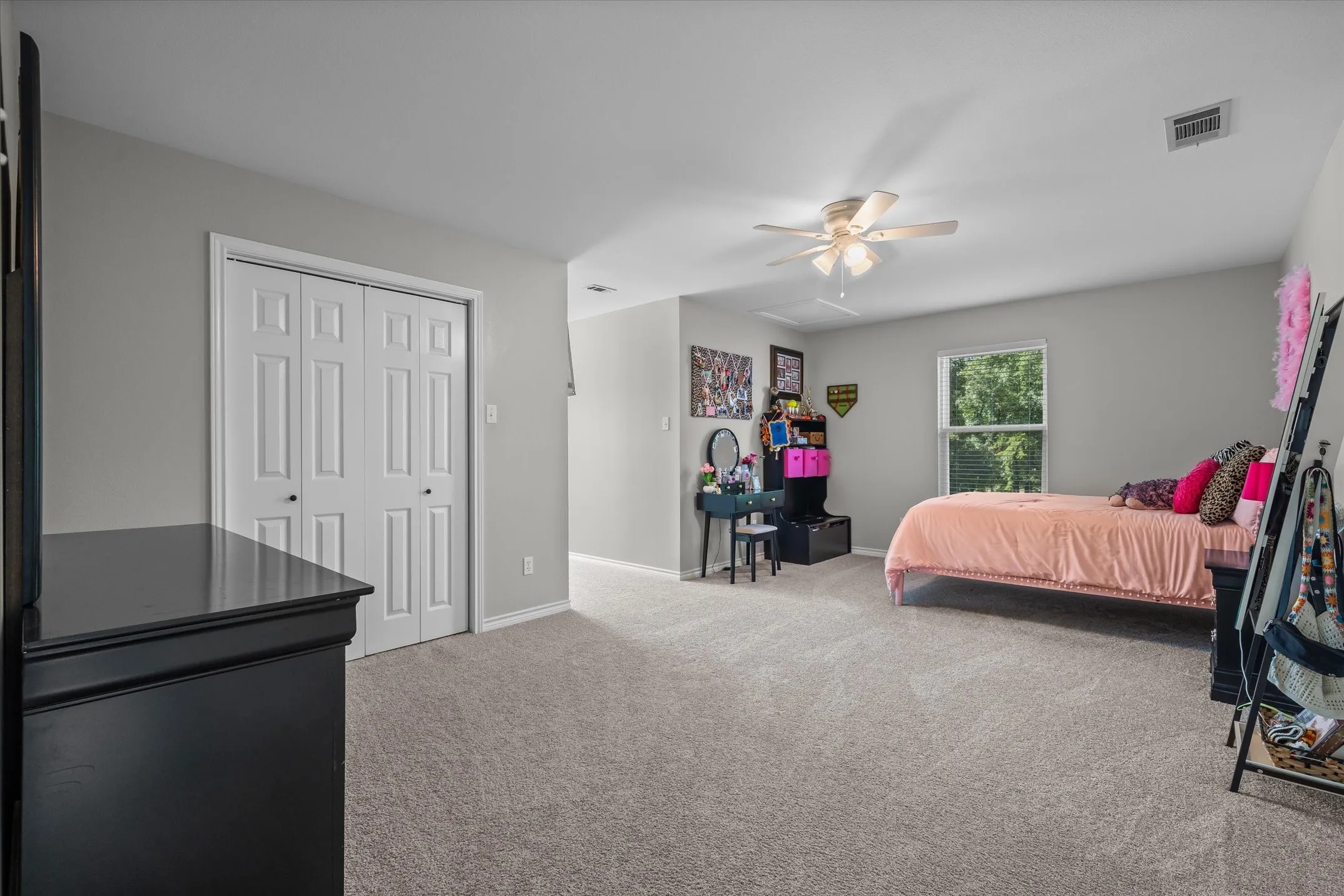 Single Family Residence For Sale in Van Zandt County , 490 VZ County Road 1711 Road, Grand Saline, Texas 75140, 5 Bedroom, 4 Bathroom, 3 Garage spaces, 3,451 Sqft, built in 1996, Price $799,000, mls#21349707, Real Estate Agent in Grand Saline, Homes For Sale in Van Zandt county, Homes For Sale in Grand Saline, Realtor in Grand Saline Texas, Real Estate Brokerage Independent Realty Texas, Luminita Cordes Realtor