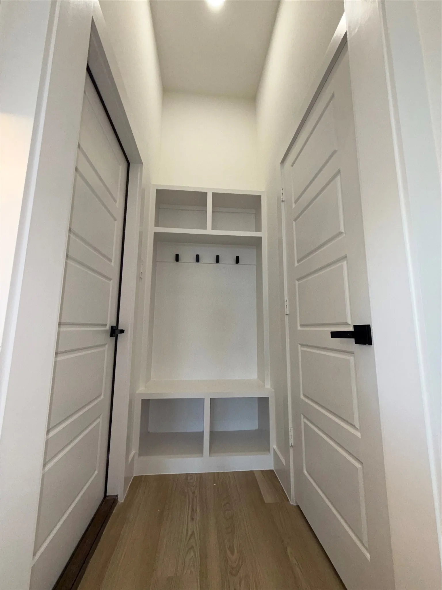 Single Family Residence For Rent in Dallas County , 5506 Mesa Circle, Dallas, Texas 75235, 3 Bedrooms, 4 Bathrooms, 2 Garage spaces, 1,841 Sqft, built in 2026, Price $3,600, mls#21350059, Real Estate Agent in Dallas, Homes For Rent in Dallas county, Homes For Rent in Dallas, Realtor in Dallas Texas, Real Estate Brokerage Independent Realty Texas, Luminita Cordes Realtor