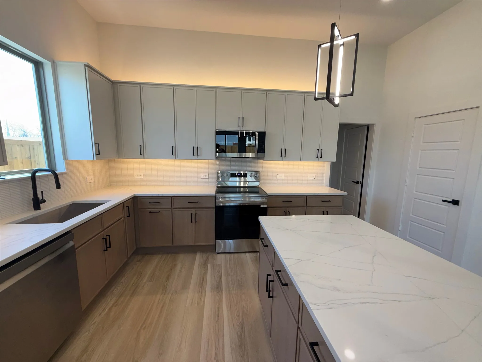 Single Family Residence For Rent in Dallas County , 5506 Mesa Circle, Dallas, Texas 75235, 3 Bedrooms, 4 Bathrooms, 2 Garage spaces, 1,841 Sqft, built in 2026, Price $3,600, mls#21350059, Real Estate Agent in Dallas, Homes For Rent in Dallas county, Homes For Rent in Dallas, Realtor in Dallas Texas, Real Estate Brokerage Independent Realty Texas, Luminita Cordes Realtor