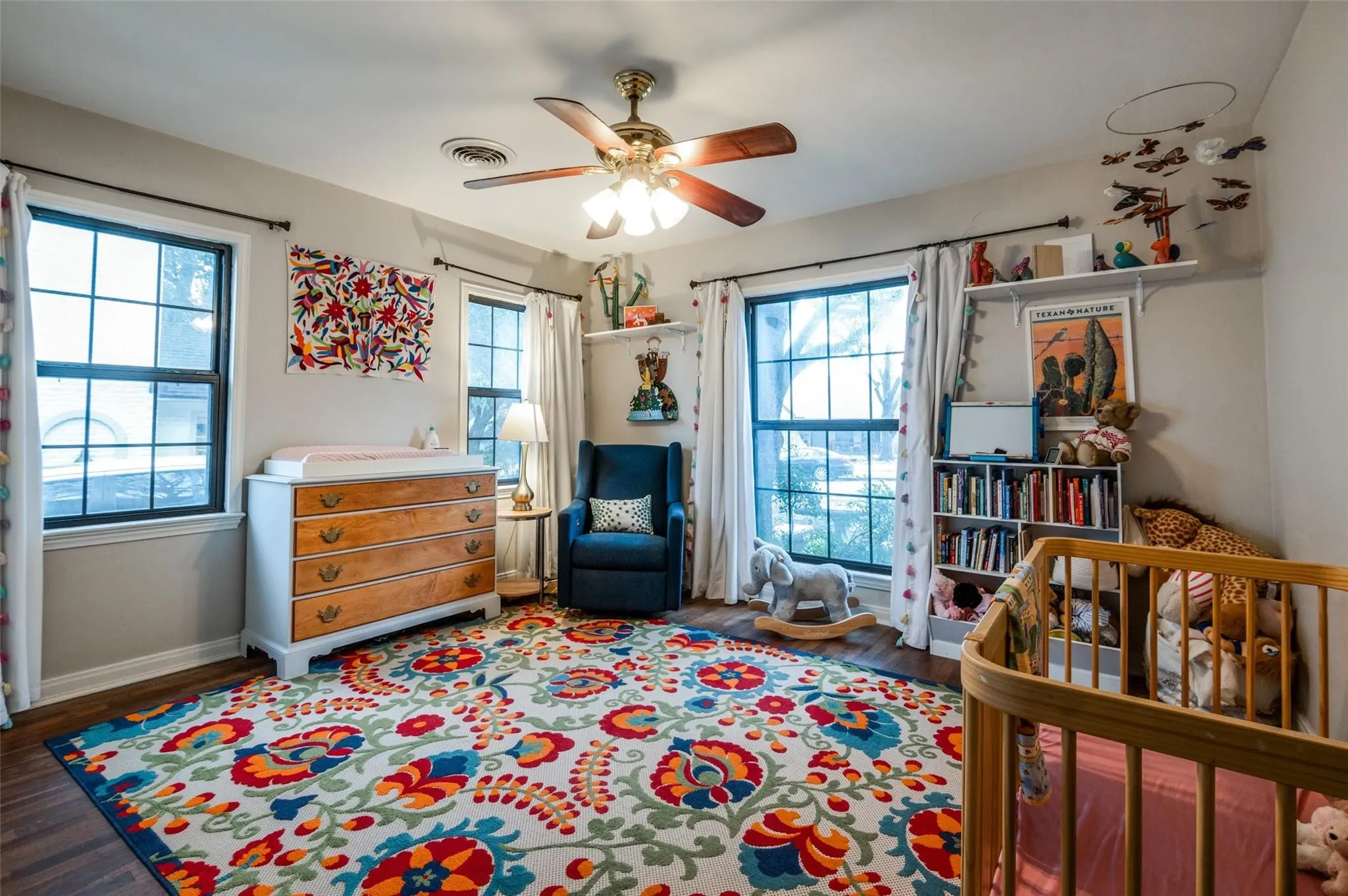 Single Family Residence For Sale in Dallas County , 2127 Leander Drive, Dallas, Texas 75211, 2 Bedroom, 1 Bathroom, 2 Garage spaces, 1,436 Sqft, built in 1941, mls#21342967, Real Estate Agent in Dallas, Homes For Sale in Dallas county, Homes For Sale in Dallas, Realtor in Dallas Texas, Real Estate Brokerage Independent Realty Texas, Luminita Cordes Realtor