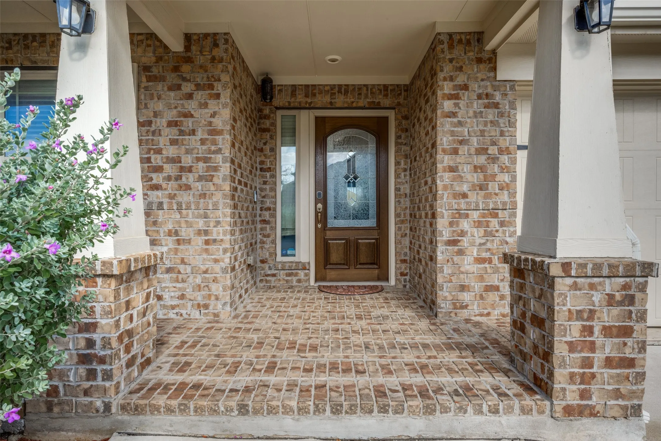 Single Family Residence For Sale in Denton County , 1913 Pavilion Lane, Denton, Texas 76210, 4 Bedrooms, 2 Bathrooms, 2 Garage spaces, 1,874 Sqft, built in 2017, Price $389,900, mls#21350084, Real Estate Agent in Denton, Homes For Sale in Denton county, Homes For Sale in Denton, Realtor in Denton Texas, Real Estate Brokerage Independent Realty Texas, Luminita Cordes Realtor