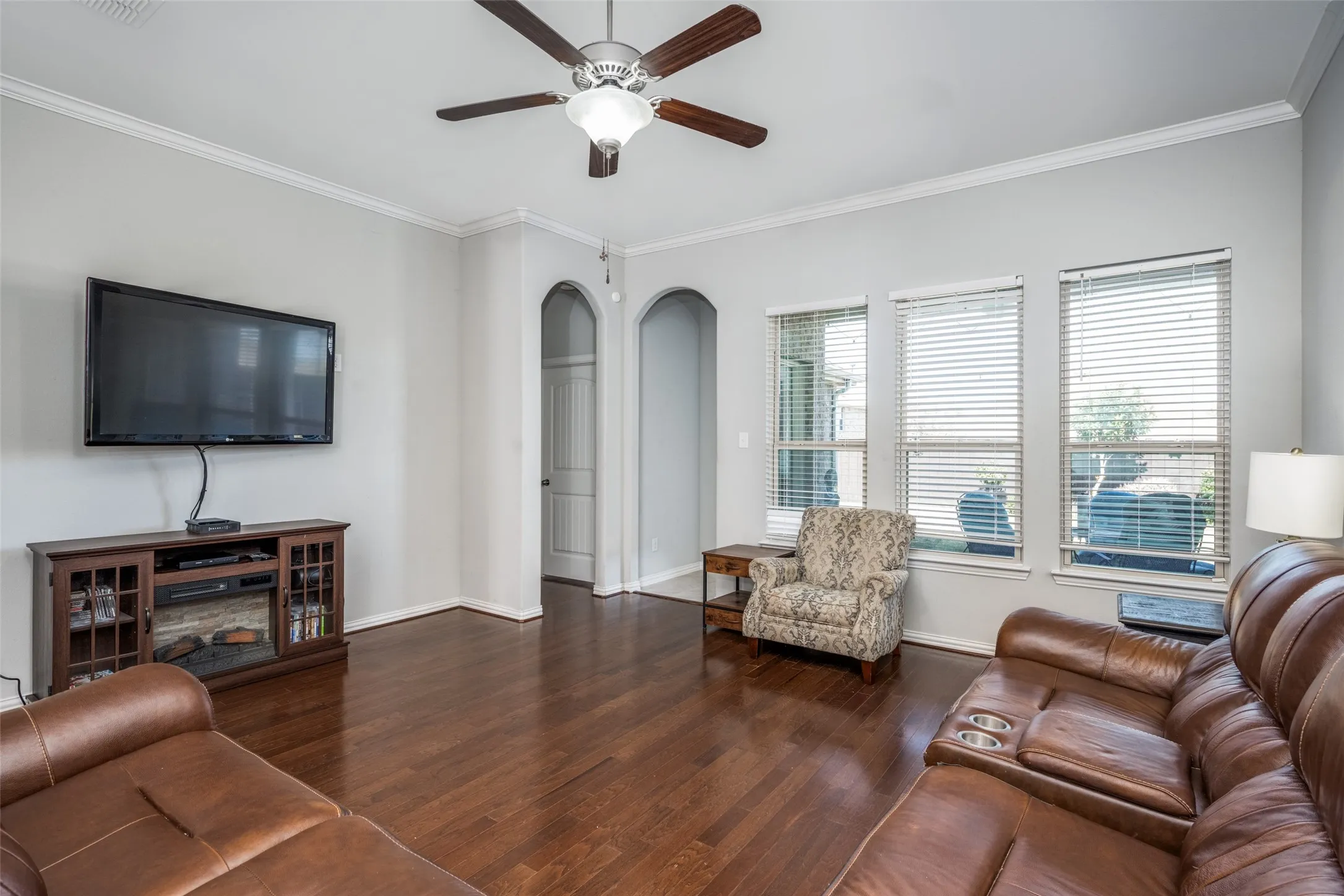 Single Family Residence For Sale in Denton County , 1913 Pavilion Lane, Denton, Texas 76210, 4 Bedrooms, 2 Bathrooms, 2 Garage spaces, 1,874 Sqft, built in 2017, Price $389,900, mls#21350084, Real Estate Agent in Denton, Homes For Sale in Denton county, Homes For Sale in Denton, Realtor in Denton Texas, Real Estate Brokerage Independent Realty Texas, Luminita Cordes Realtor