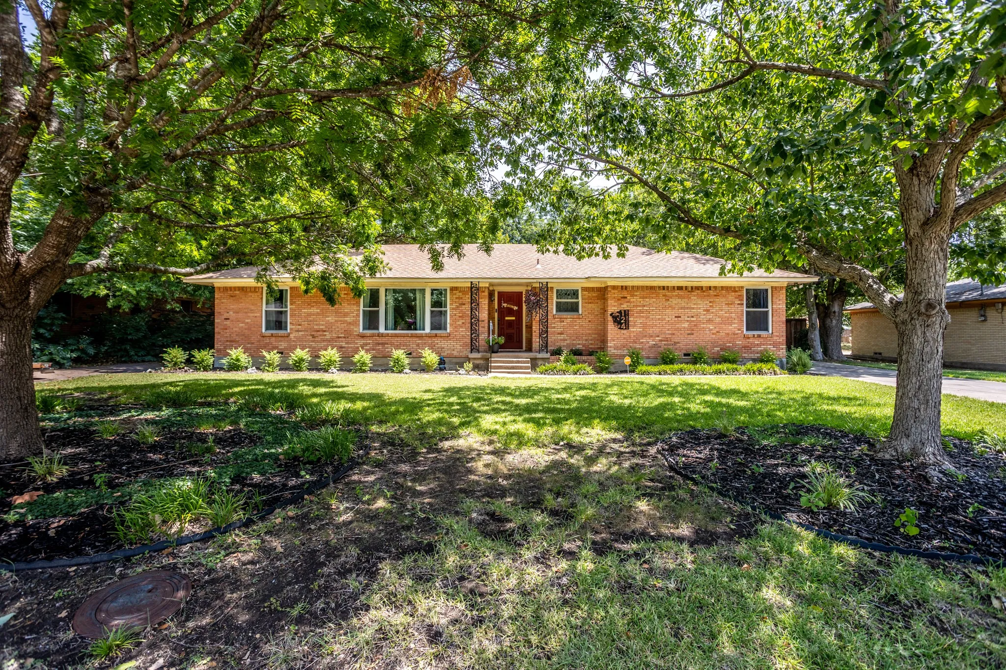 Single Family Residence For Sale in Dallas County , 124 MARTIN Drive, Lancaster, Texas 75146, 3 Bedroom, 2 Bathroom, 2 Garage spaces, 1,828 Sqft, built in 1958, mls#21350100, Real Estate Agent in Lancaster, Homes For Sale in Dallas county, Homes For Sale in Lancaster, Realtor in Lancaster Texas, Real Estate Brokerage Independent Realty Texas, Luminita Cordes Realtor