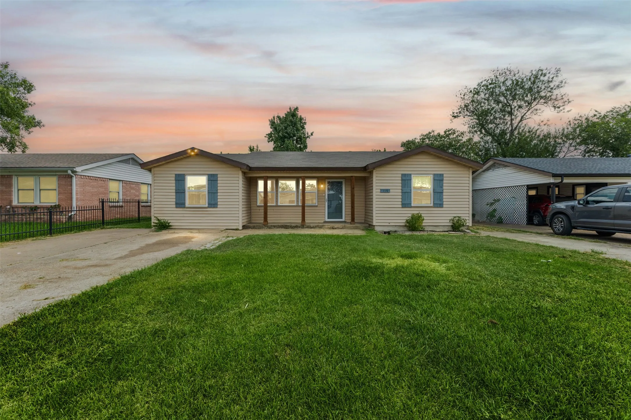 Single Family Residence For Sale in Ellis County , 116 Highland Drive, Ennis, Texas 75119, 5 Bedroom, 2 Bathroom, Garage spaces, 1,805 Sqft, built in 1960, mls#21350044, Real Estate Agent in Ennis, Homes For Sale in Ellis county, Homes For Sale in Ennis, Realtor in Ennis Texas, Real Estate Brokerage Independent Realty Texas, Luminita Cordes Realtor