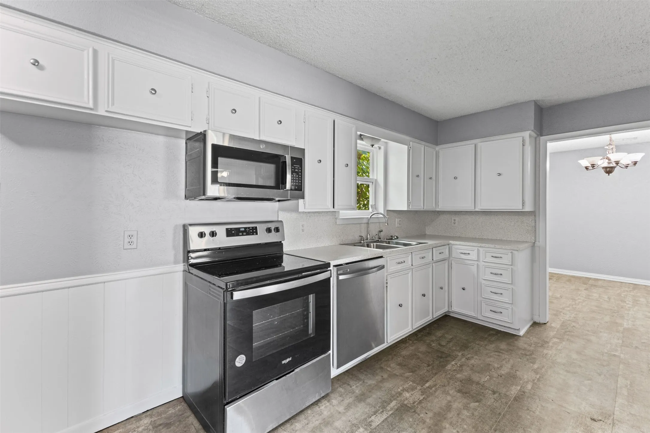 Single Family Residence For Sale in Ellis County , 116 Highland Drive, Ennis, Texas 75119, 5 Bedroom, 2 Bathroom, Garage spaces, 1,805 Sqft, built in 1960, mls#21350044, Real Estate Agent in Ennis, Homes For Sale in Ellis county, Homes For Sale in Ennis, Realtor in Ennis Texas, Real Estate Brokerage Independent Realty Texas, Luminita Cordes Realtor
