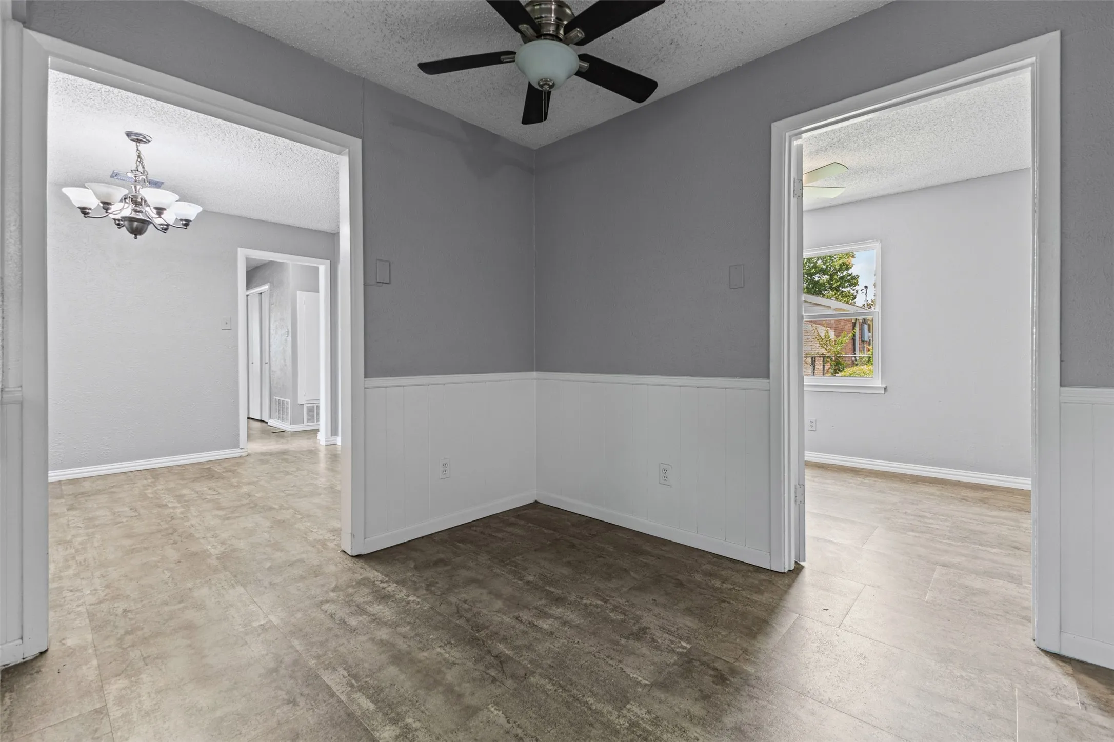 Single Family Residence For Sale in Ellis County , 116 Highland Drive, Ennis, Texas 75119, 5 Bedroom, 2 Bathroom, Garage spaces, 1,805 Sqft, built in 1960, mls#21350044, Real Estate Agent in Ennis, Homes For Sale in Ellis county, Homes For Sale in Ennis, Realtor in Ennis Texas, Real Estate Brokerage Independent Realty Texas, Luminita Cordes Realtor