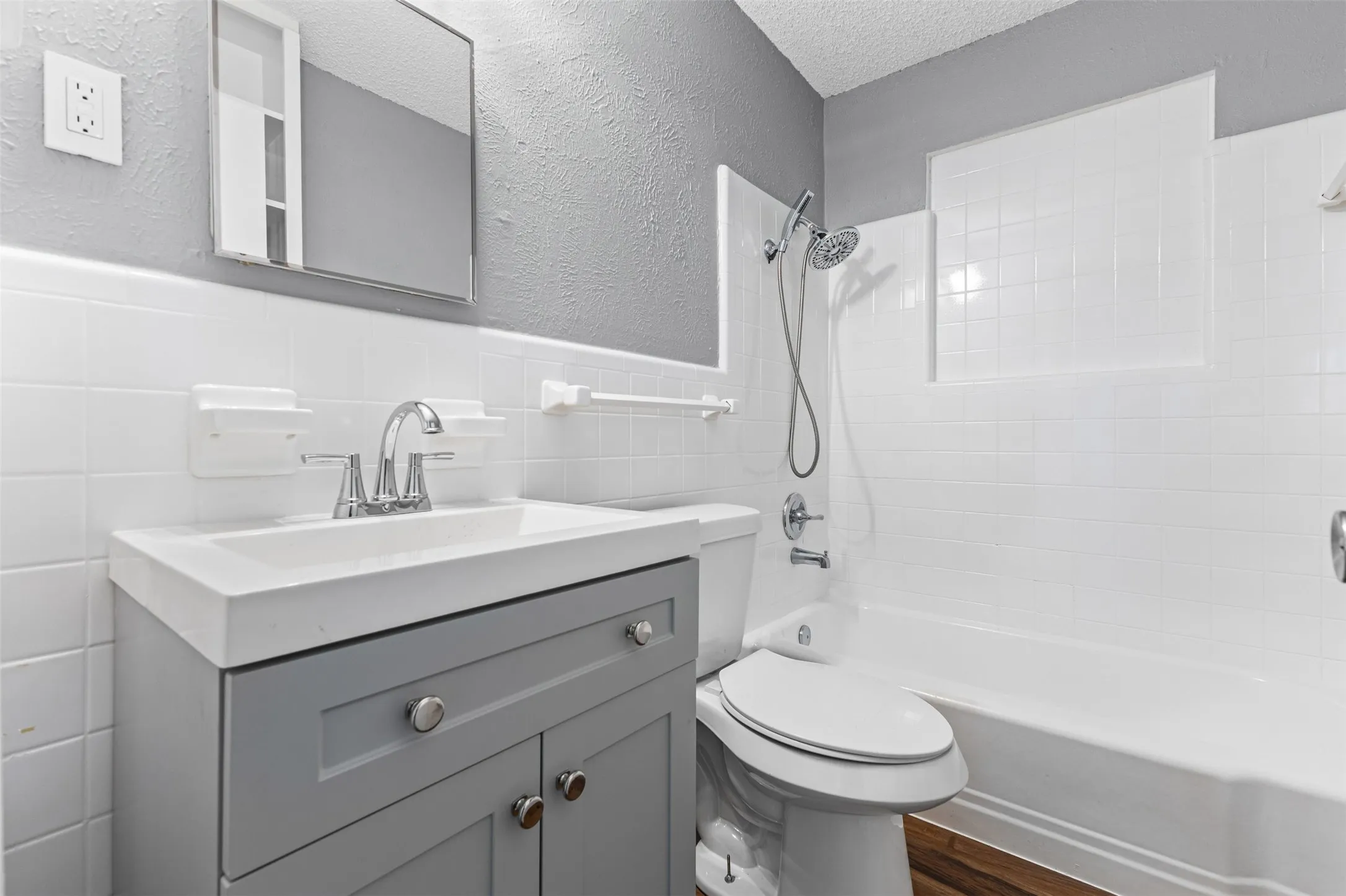 Single Family Residence For Sale in Ellis County , 116 Highland Drive, Ennis, Texas 75119, 5 Bedroom, 2 Bathroom, Garage spaces, 1,805 Sqft, built in 1960, mls#21350044, Real Estate Agent in Ennis, Homes For Sale in Ellis county, Homes For Sale in Ennis, Realtor in Ennis Texas, Real Estate Brokerage Independent Realty Texas, Luminita Cordes Realtor