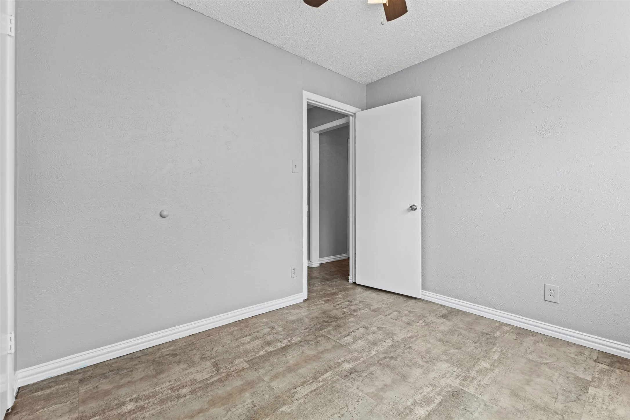 Single Family Residence For Sale in Ellis County , 116 Highland Drive, Ennis, Texas 75119, 5 Bedroom, 2 Bathroom, Garage spaces, 1,805 Sqft, built in 1960, mls#21350044, Real Estate Agent in Ennis, Homes For Sale in Ellis county, Homes For Sale in Ennis, Realtor in Ennis Texas, Real Estate Brokerage Independent Realty Texas, Luminita Cordes Realtor