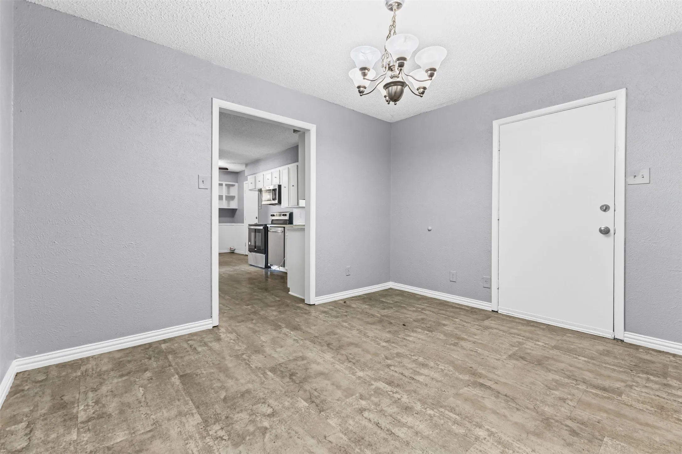Single Family Residence For Sale in Ellis County , 116 Highland Drive, Ennis, Texas 75119, 5 Bedroom, 2 Bathroom, Garage spaces, 1,805 Sqft, built in 1960, mls#21350044, Real Estate Agent in Ennis, Homes For Sale in Ellis county, Homes For Sale in Ennis, Realtor in Ennis Texas, Real Estate Brokerage Independent Realty Texas, Luminita Cordes Realtor