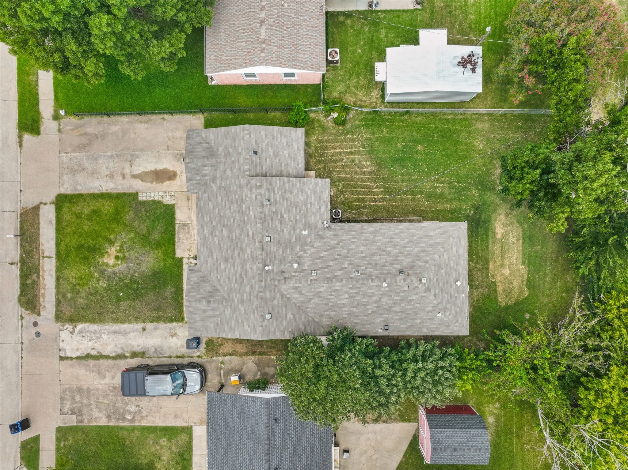 Single Family Residence For Sale in Ellis County , 116 Highland Drive, Ennis, Texas 75119, 5 Bedroom, 2 Bathroom, Garage spaces, 1,805 Sqft, built in 1960, mls#21350044, Real Estate Agent in Ennis, Homes For Sale in Ellis county, Homes For Sale in Ennis, Realtor in Ennis Texas, Real Estate Brokerage Independent Realty Texas, Luminita Cordes Realtor