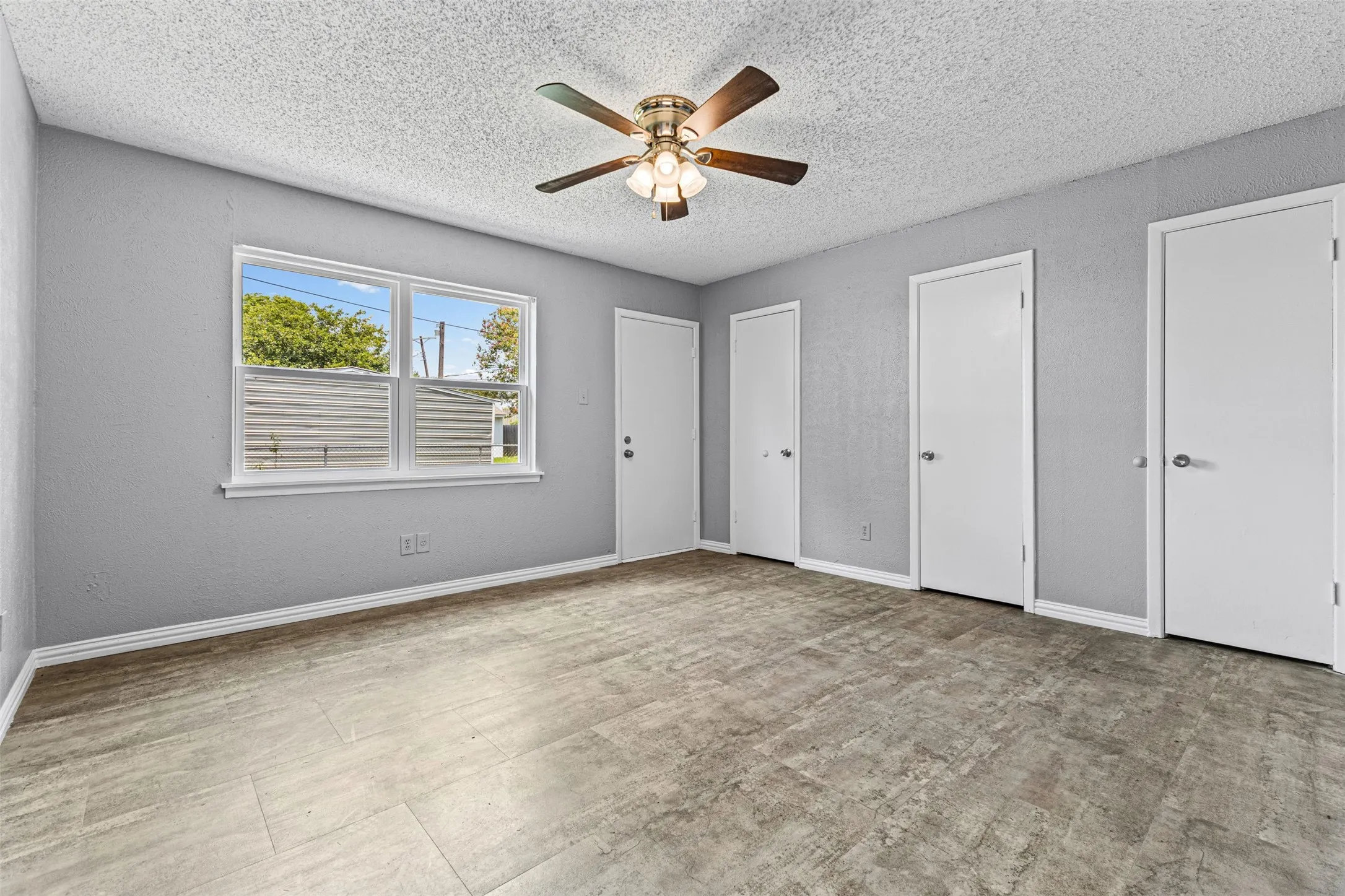 Single Family Residence For Sale in Ellis County , 116 Highland Drive, Ennis, Texas 75119, 5 Bedroom, 2 Bathroom, Garage spaces, 1,805 Sqft, built in 1960, mls#21350044, Real Estate Agent in Ennis, Homes For Sale in Ellis county, Homes For Sale in Ennis, Realtor in Ennis Texas, Real Estate Brokerage Independent Realty Texas, Luminita Cordes Realtor
