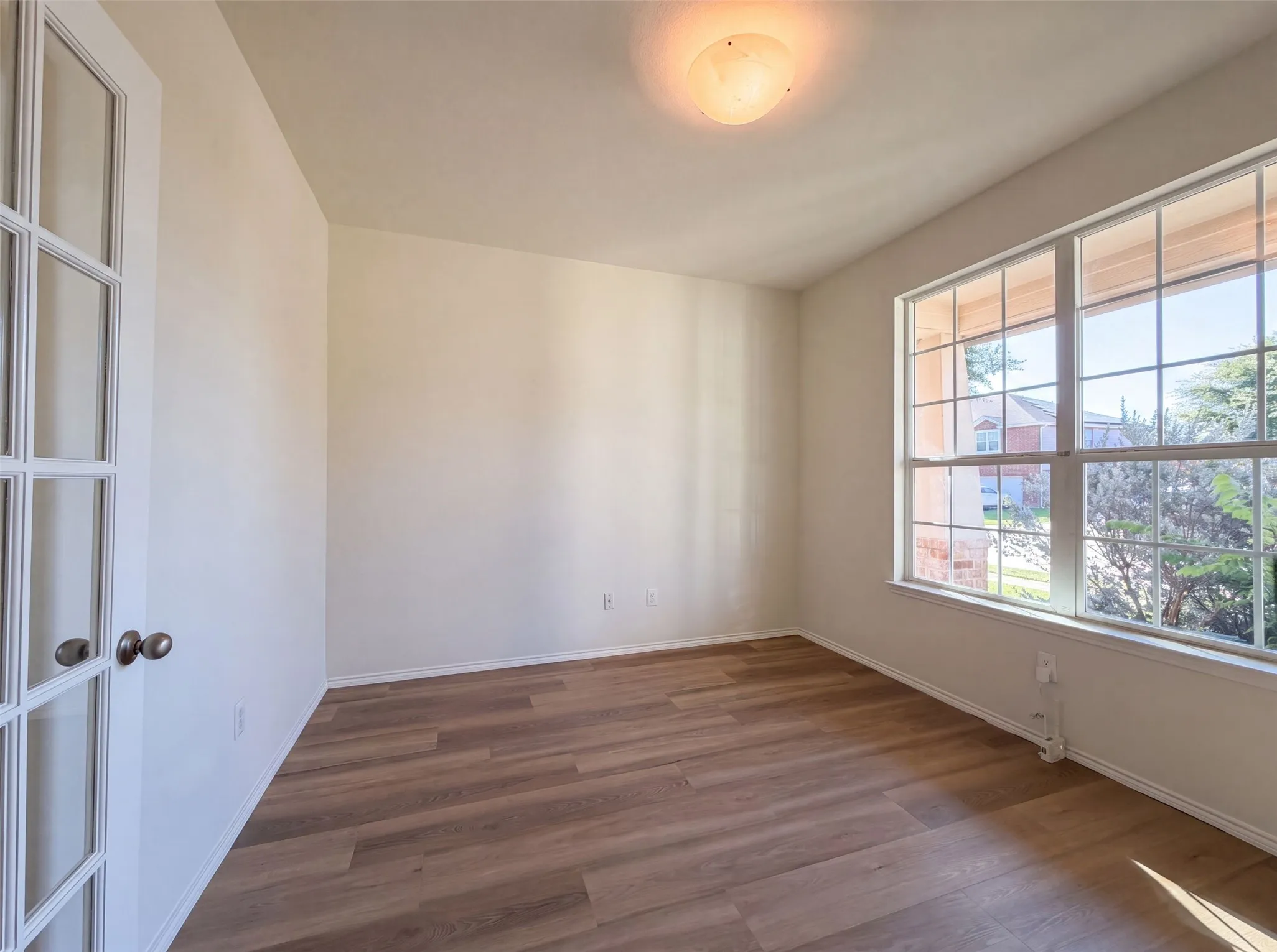 Single Family Residence For Sale in Tarrant County , 1411 Niagara Falls Court, Arlington, Texas 76002, 5 Bedroom, 3 Bathroom, 2 Garage spaces, 2,612 Sqft, built in 2012, mls#21344535, Real Estate Agent in Arlington, Homes For Sale in Tarrant county, Homes For Sale in Arlington, Realtor in Arlington Texas, Real Estate Brokerage Independent Realty Texas, Luminita Cordes Realtor