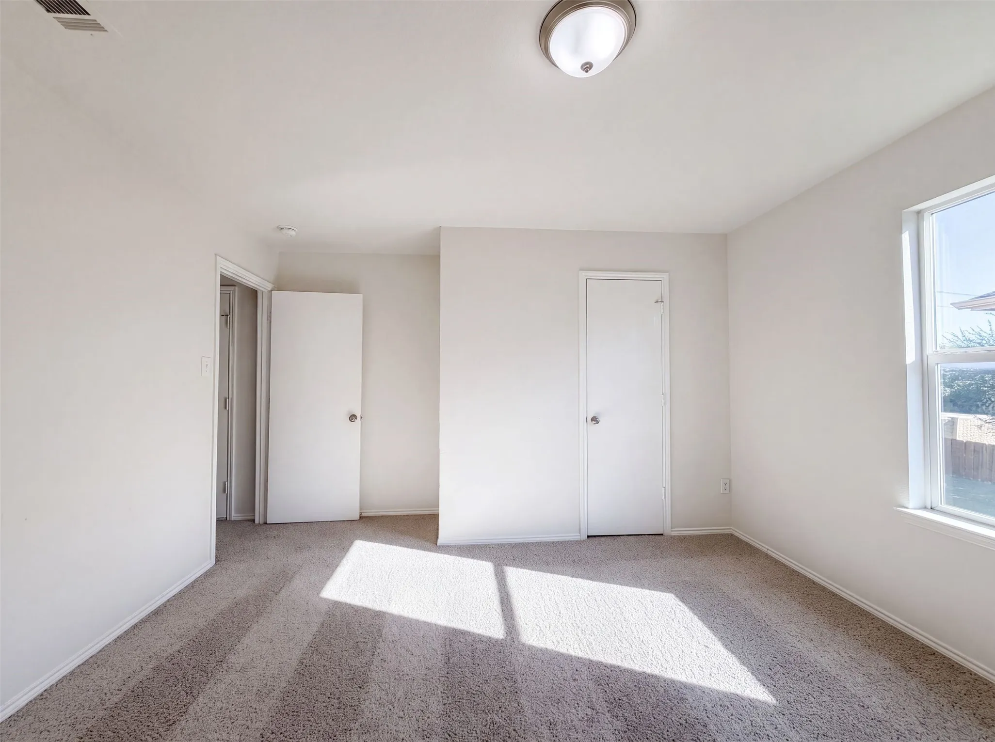 Single Family Residence For Sale in Tarrant County , 1411 Niagara Falls Court, Arlington, Texas 76002, 5 Bedroom, 3 Bathroom, 2 Garage spaces, 2,612 Sqft, built in 2012, mls#21344535, Real Estate Agent in Arlington, Homes For Sale in Tarrant county, Homes For Sale in Arlington, Realtor in Arlington Texas, Real Estate Brokerage Independent Realty Texas, Luminita Cordes Realtor