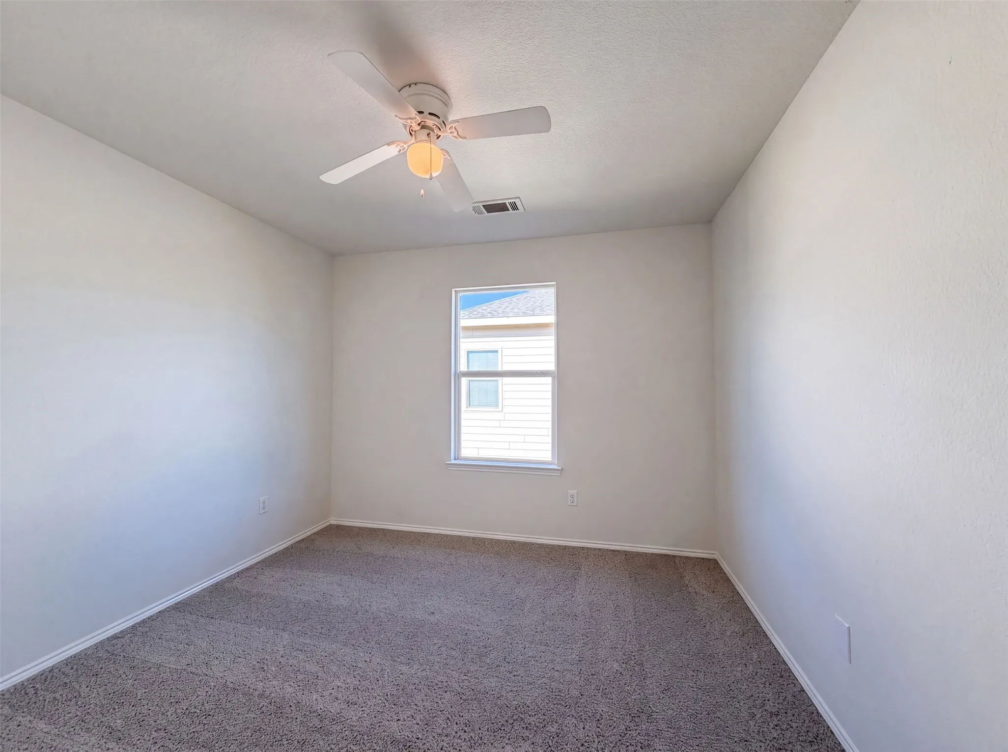 Single Family Residence For Sale in Tarrant County , 1411 Niagara Falls Court, Arlington, Texas 76002, 5 Bedroom, 3 Bathroom, 2 Garage spaces, 2,612 Sqft, built in 2012, mls#21344535, Real Estate Agent in Arlington, Homes For Sale in Tarrant county, Homes For Sale in Arlington, Realtor in Arlington Texas, Real Estate Brokerage Independent Realty Texas, Luminita Cordes Realtor