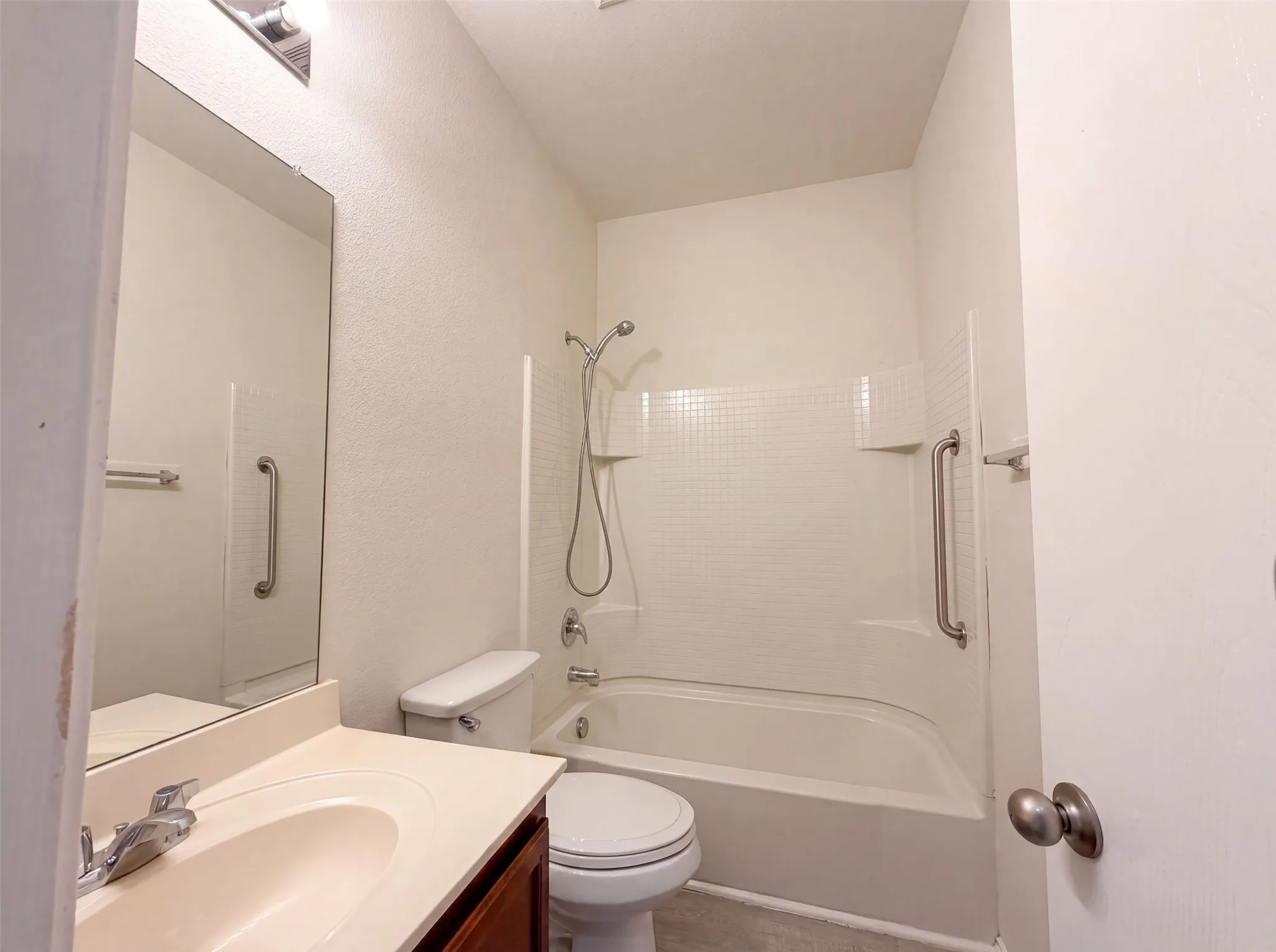 Single Family Residence For Sale in Tarrant County , 1411 Niagara Falls Court, Arlington, Texas 76002, 5 Bedroom, 3 Bathroom, 2 Garage spaces, 2,612 Sqft, built in 2012, mls#21344535, Real Estate Agent in Arlington, Homes For Sale in Tarrant county, Homes For Sale in Arlington, Realtor in Arlington Texas, Real Estate Brokerage Independent Realty Texas, Luminita Cordes Realtor