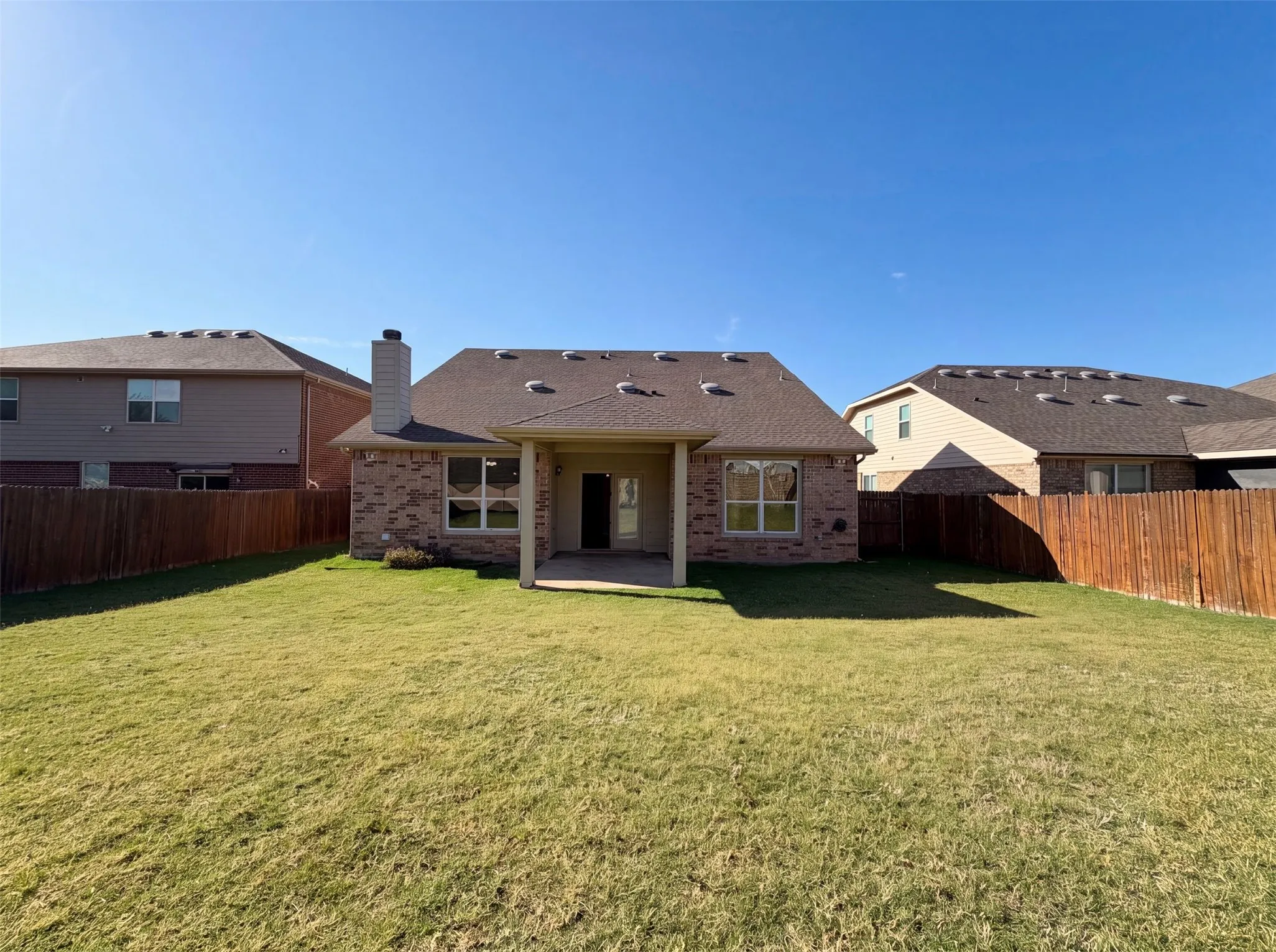 Single Family Residence For Sale in Tarrant County , 1411 Niagara Falls Court, Arlington, Texas 76002, 5 Bedroom, 3 Bathroom, 2 Garage spaces, 2,612 Sqft, built in 2012, mls#21344535, Real Estate Agent in Arlington, Homes For Sale in Tarrant county, Homes For Sale in Arlington, Realtor in Arlington Texas, Real Estate Brokerage Independent Realty Texas, Luminita Cordes Realtor