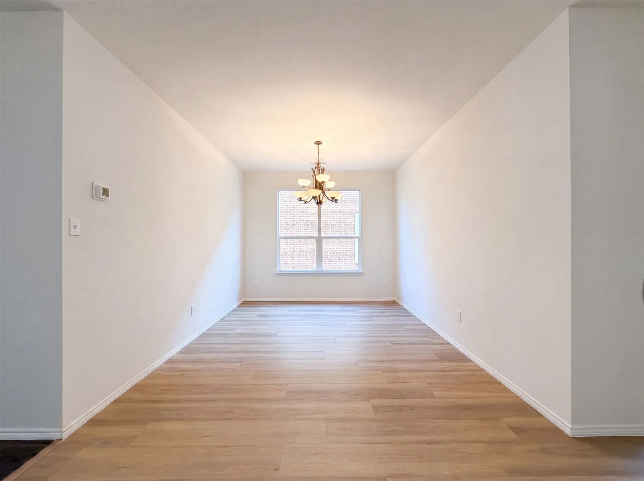 Single Family Residence For Sale in Tarrant County , 1411 Niagara Falls Court, Arlington, Texas 76002, 5 Bedroom, 3 Bathroom, 2 Garage spaces, 2,612 Sqft, built in 2012, mls#21344535, Real Estate Agent in Arlington, Homes For Sale in Tarrant county, Homes For Sale in Arlington, Realtor in Arlington Texas, Real Estate Brokerage Independent Realty Texas, Luminita Cordes Realtor