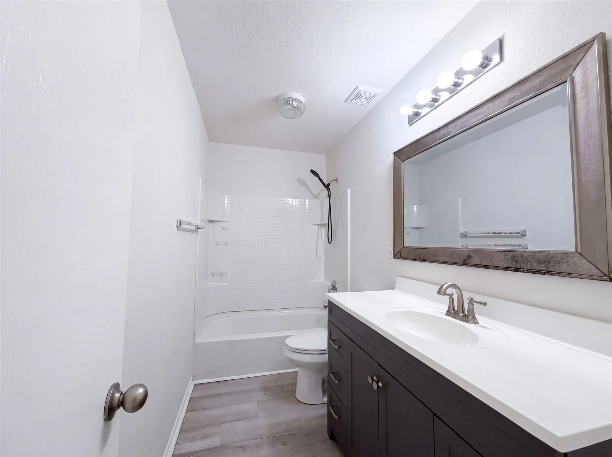 Single Family Residence For Sale in Tarrant County , 1411 Niagara Falls Court, Arlington, Texas 76002, 5 Bedroom, 3 Bathroom, 2 Garage spaces, 2,612 Sqft, built in 2012, mls#21344535, Real Estate Agent in Arlington, Homes For Sale in Tarrant county, Homes For Sale in Arlington, Realtor in Arlington Texas, Real Estate Brokerage Independent Realty Texas, Luminita Cordes Realtor