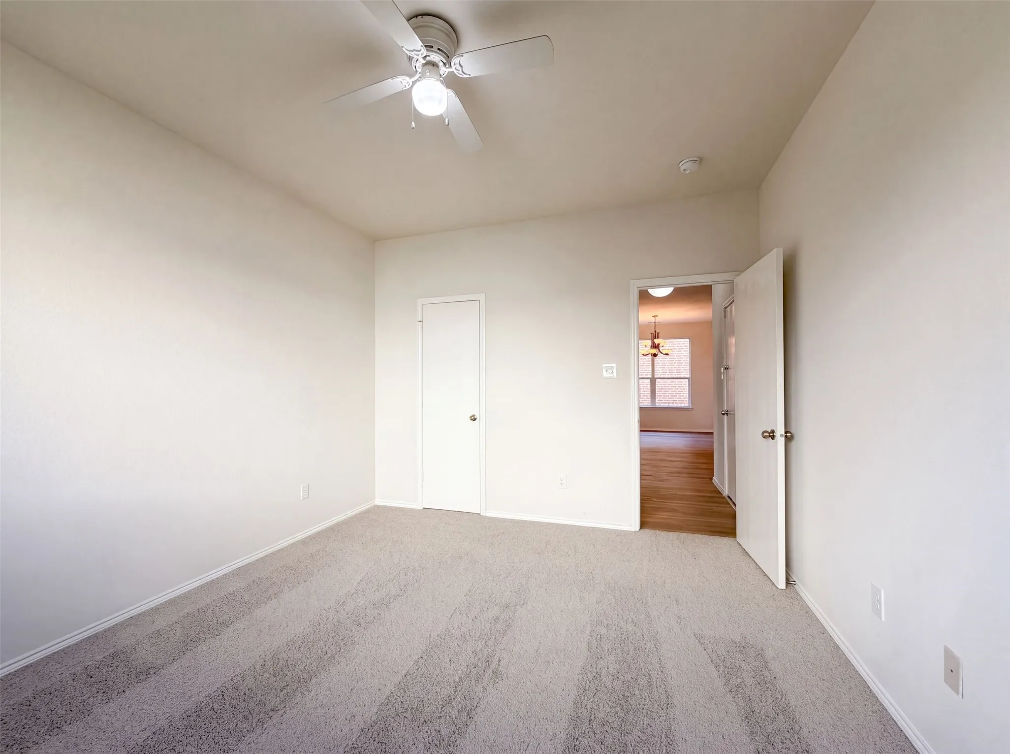 Single Family Residence For Sale in Tarrant County , 1411 Niagara Falls Court, Arlington, Texas 76002, 5 Bedroom, 3 Bathroom, 2 Garage spaces, 2,612 Sqft, built in 2012, mls#21344535, Real Estate Agent in Arlington, Homes For Sale in Tarrant county, Homes For Sale in Arlington, Realtor in Arlington Texas, Real Estate Brokerage Independent Realty Texas, Luminita Cordes Realtor