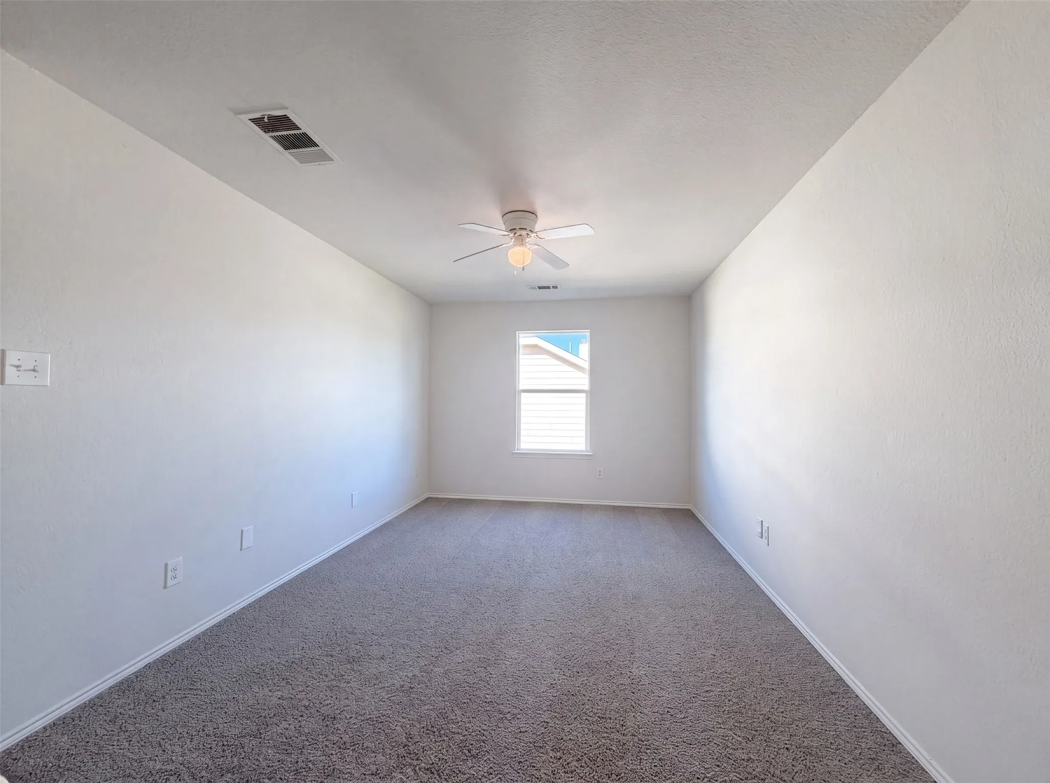Single Family Residence For Sale in Tarrant County , 1411 Niagara Falls Court, Arlington, Texas 76002, 5 Bedroom, 3 Bathroom, 2 Garage spaces, 2,612 Sqft, built in 2012, mls#21344535, Real Estate Agent in Arlington, Homes For Sale in Tarrant county, Homes For Sale in Arlington, Realtor in Arlington Texas, Real Estate Brokerage Independent Realty Texas, Luminita Cordes Realtor