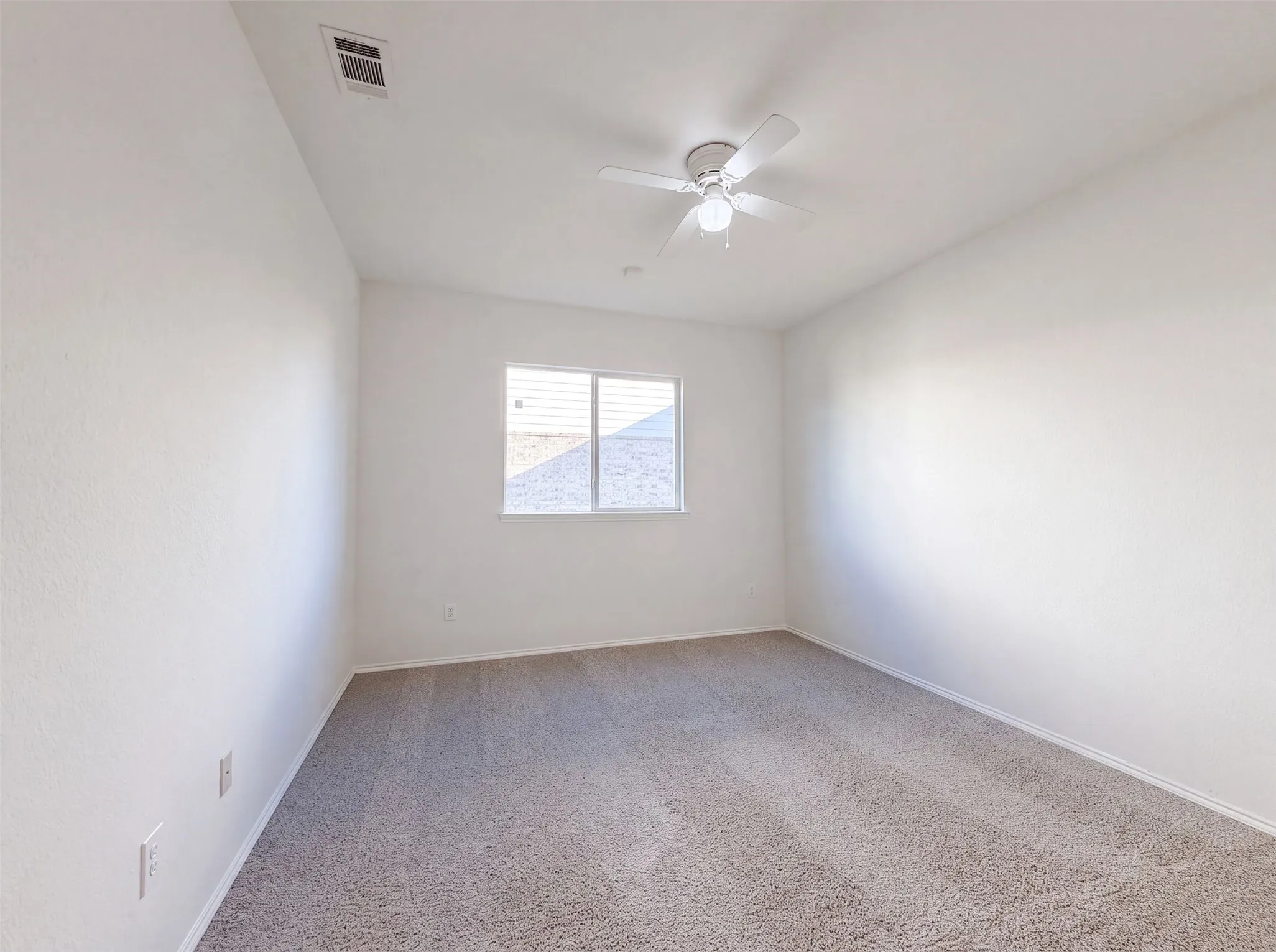 Single Family Residence For Sale in Tarrant County , 1411 Niagara Falls Court, Arlington, Texas 76002, 5 Bedroom, 3 Bathroom, 2 Garage spaces, 2,612 Sqft, built in 2012, mls#21344535, Real Estate Agent in Arlington, Homes For Sale in Tarrant county, Homes For Sale in Arlington, Realtor in Arlington Texas, Real Estate Brokerage Independent Realty Texas, Luminita Cordes Realtor
