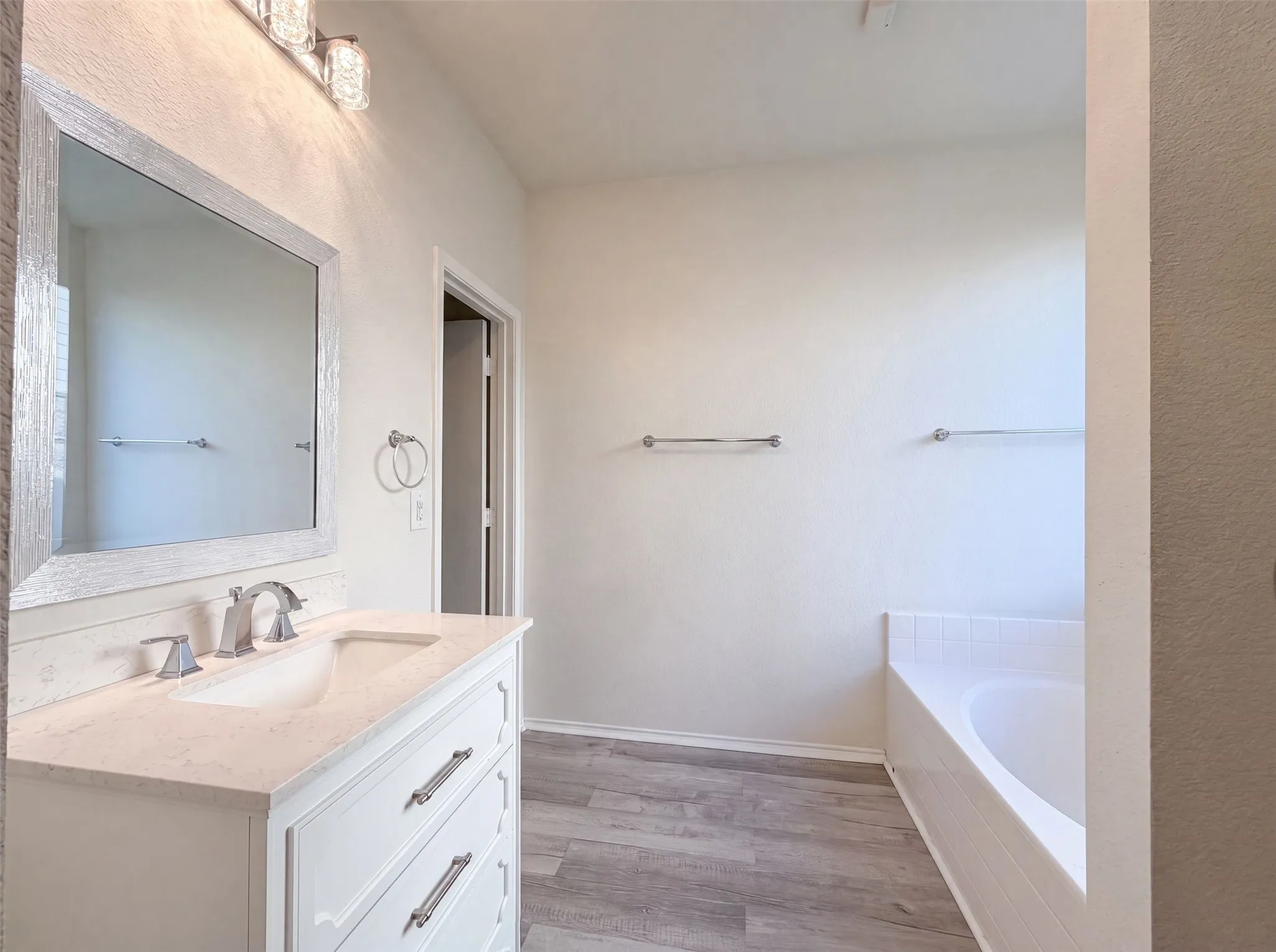 Single Family Residence For Sale in Tarrant County , 1411 Niagara Falls Court, Arlington, Texas 76002, 5 Bedroom, 3 Bathroom, 2 Garage spaces, 2,612 Sqft, built in 2012, mls#21344535, Real Estate Agent in Arlington, Homes For Sale in Tarrant county, Homes For Sale in Arlington, Realtor in Arlington Texas, Real Estate Brokerage Independent Realty Texas, Luminita Cordes Realtor