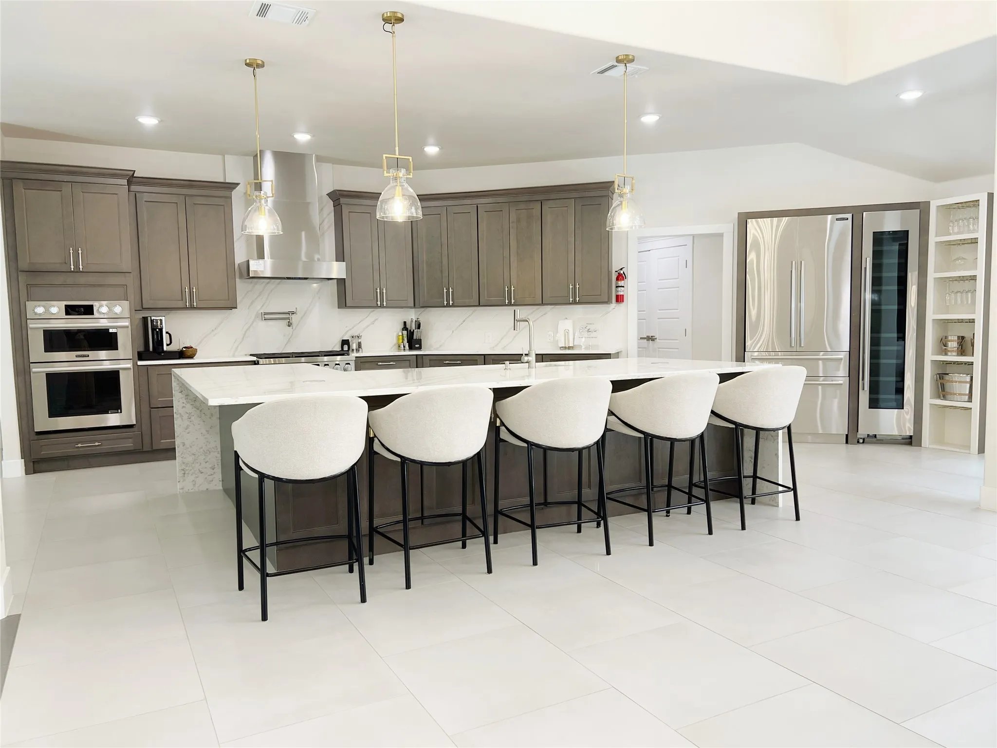 Single Family Residence For Rent in Dallas County , 7115 Meadow Road, Dallas, Texas 75230, 5 Bedroom, 5 Bathroom, 3 Garage spaces, 4,535 Sqft, built in 1971, mls#21349936, Real Estate Agent in Dallas, Homes For Rent in Dallas county, Homes For Rent in Dallas, Realtor in Dallas Texas, Real Estate Brokerage Independent Realty Texas, Luminita Cordes Realtor