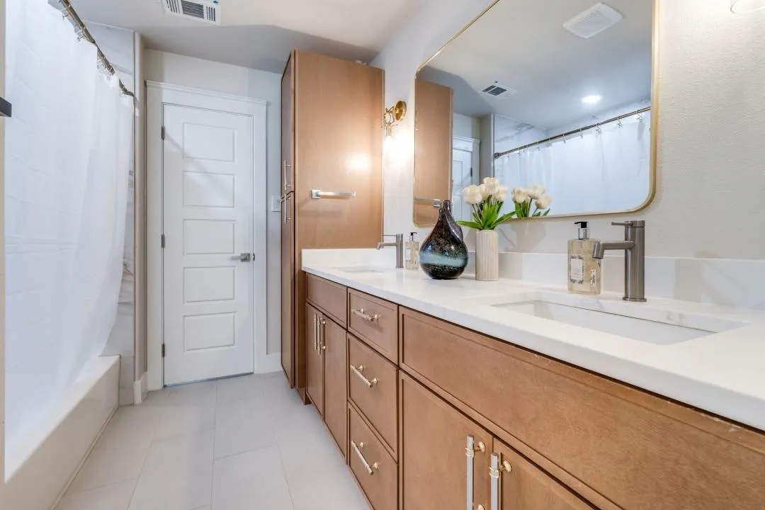 Jack and Jill bath room