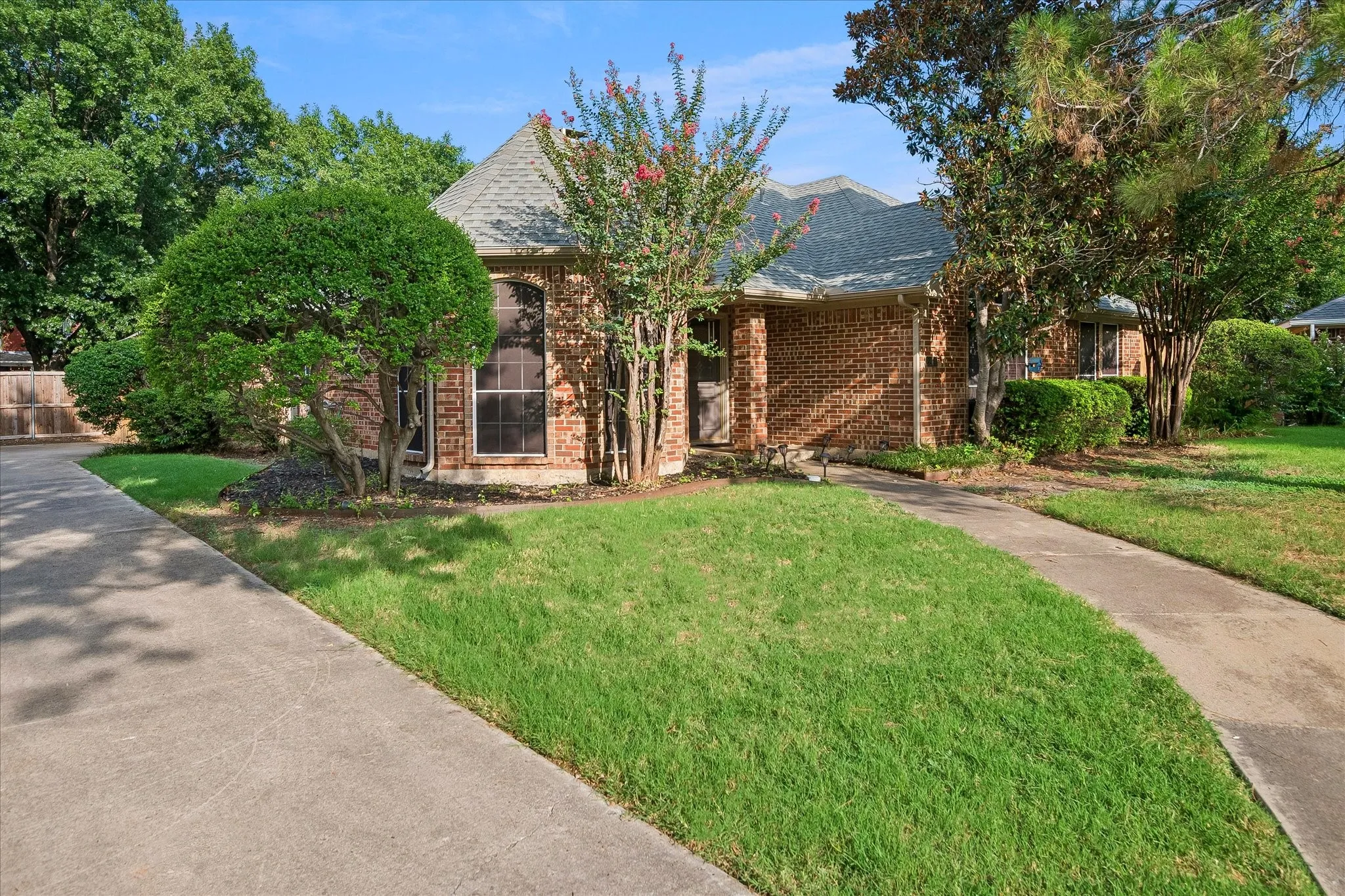Single Family Residence For Rent in Denton County , 2201 Pendleton Lane, Flower Mound, Texas 75028, 3 Bedroom, 2 Bathroom, 2 Garage spaces, 1,970 Sqft, built in 1986, mls#21342034, Real Estate Agent in Flower Mound, Homes For Rent in Denton county, Homes For Rent in Flower Mound, Realtor in Flower Mound Texas, Real Estate Brokerage Independent Realty Texas, Luminita Cordes Realtor