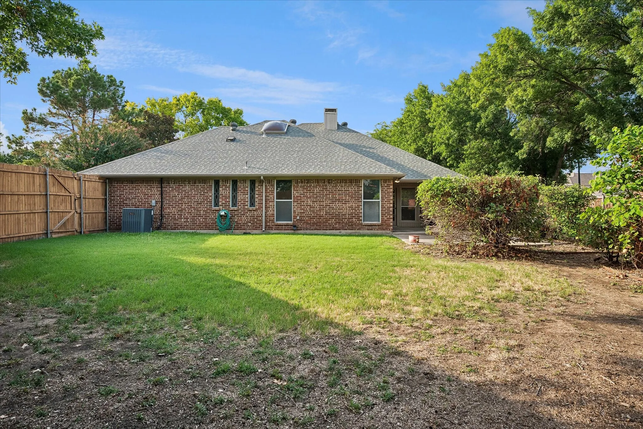 Single Family Residence For Rent in Denton County , 2201 Pendleton Lane, Flower Mound, Texas 75028, 3 Bedroom, 2 Bathroom, 2 Garage spaces, 1,970 Sqft, built in 1986, mls#21342034, Real Estate Agent in Flower Mound, Homes For Rent in Denton county, Homes For Rent in Flower Mound, Realtor in Flower Mound Texas, Real Estate Brokerage Independent Realty Texas, Luminita Cordes Realtor