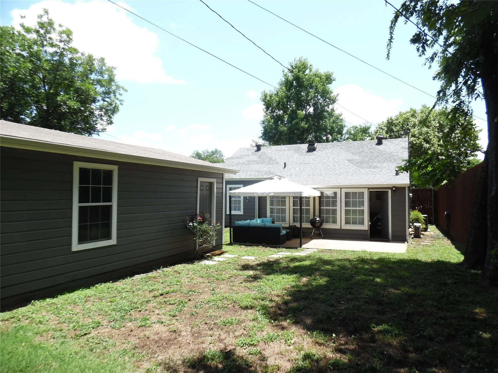 Single Family Residence For Sale in Tarrant County , 4204 Geddes Avenue, Fort Worth, Texas 76107, 3 Bedroom, 1 Bathroom, 2 Garage spaces, 1,416 Sqft, built in 1944, mls#21350101, Real Estate Agent in Fort Worth, Homes For Sale in Tarrant county, Homes For Sale in Fort Worth, Realtor in Fort Worth Texas, Real Estate Brokerage Independent Realty Texas, Luminita Cordes Realtor