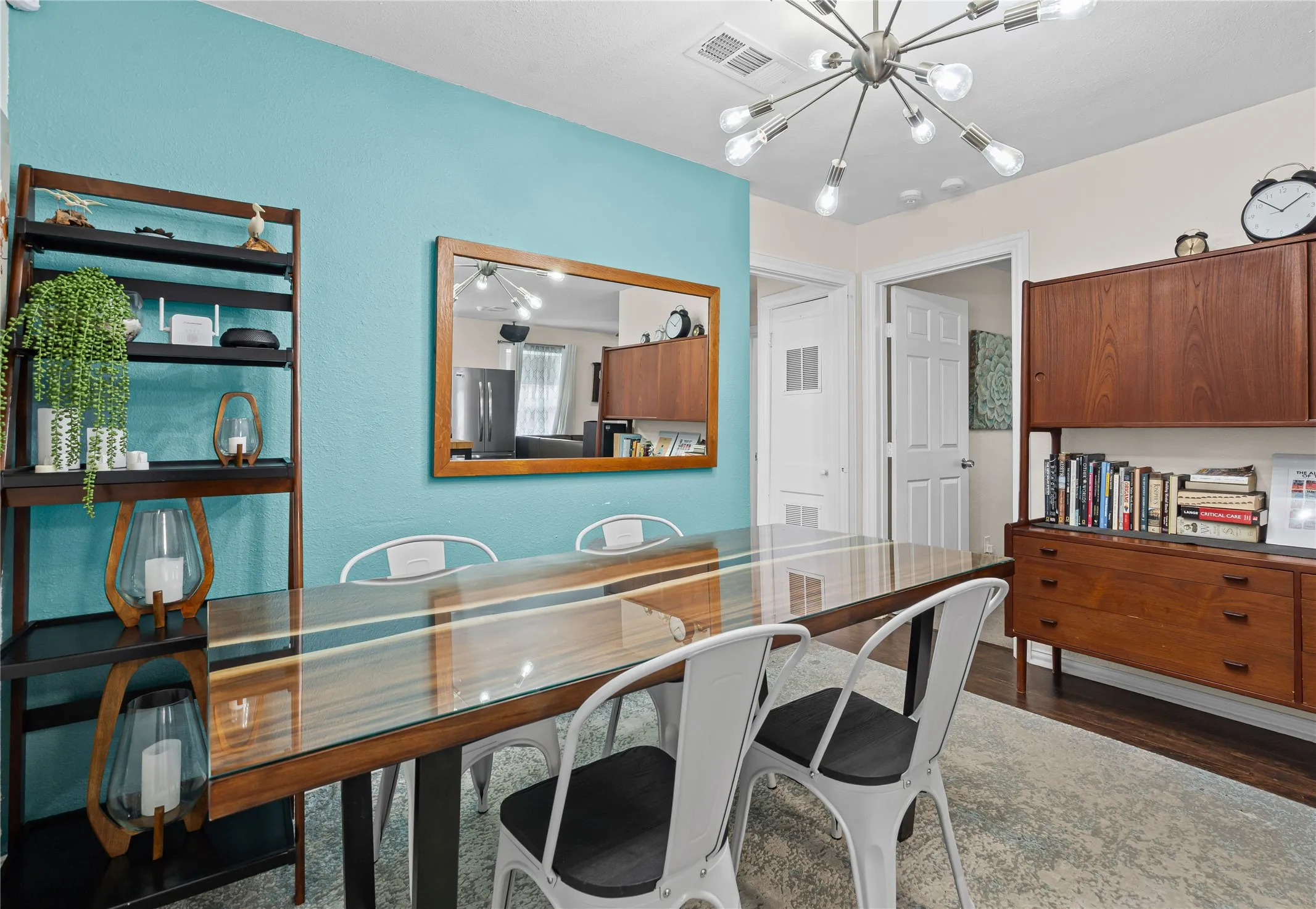 Single Family Residence For Sale in Tarrant County , 4204 Geddes Avenue, Fort Worth, Texas 76107, 3 Bedroom, 1 Bathroom, 2 Garage spaces, 1,416 Sqft, built in 1944, mls#21350101, Real Estate Agent in Fort Worth, Homes For Sale in Tarrant county, Homes For Sale in Fort Worth, Realtor in Fort Worth Texas, Real Estate Brokerage Independent Realty Texas, Luminita Cordes Realtor