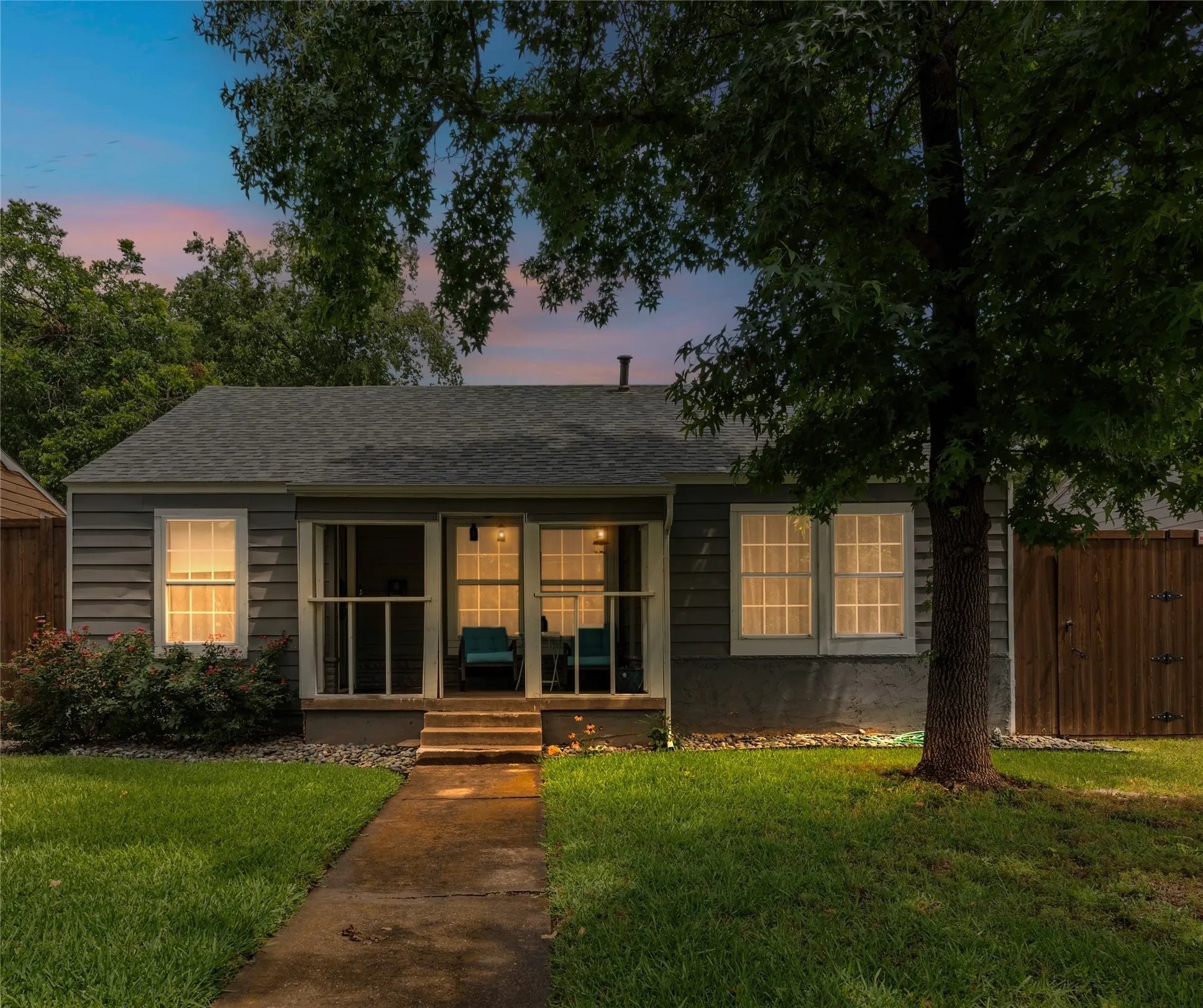 Single Family Residence For Sale in Tarrant County , 4204 Geddes Avenue, Fort Worth, Texas 76107, 3 Bedroom, 1 Bathroom, 2 Garage spaces, 1,416 Sqft, built in 1944, mls#21350101, Real Estate Agent in Fort Worth, Homes For Sale in Tarrant county, Homes For Sale in Fort Worth, Realtor in Fort Worth Texas, Real Estate Brokerage Independent Realty Texas, Luminita Cordes Realtor