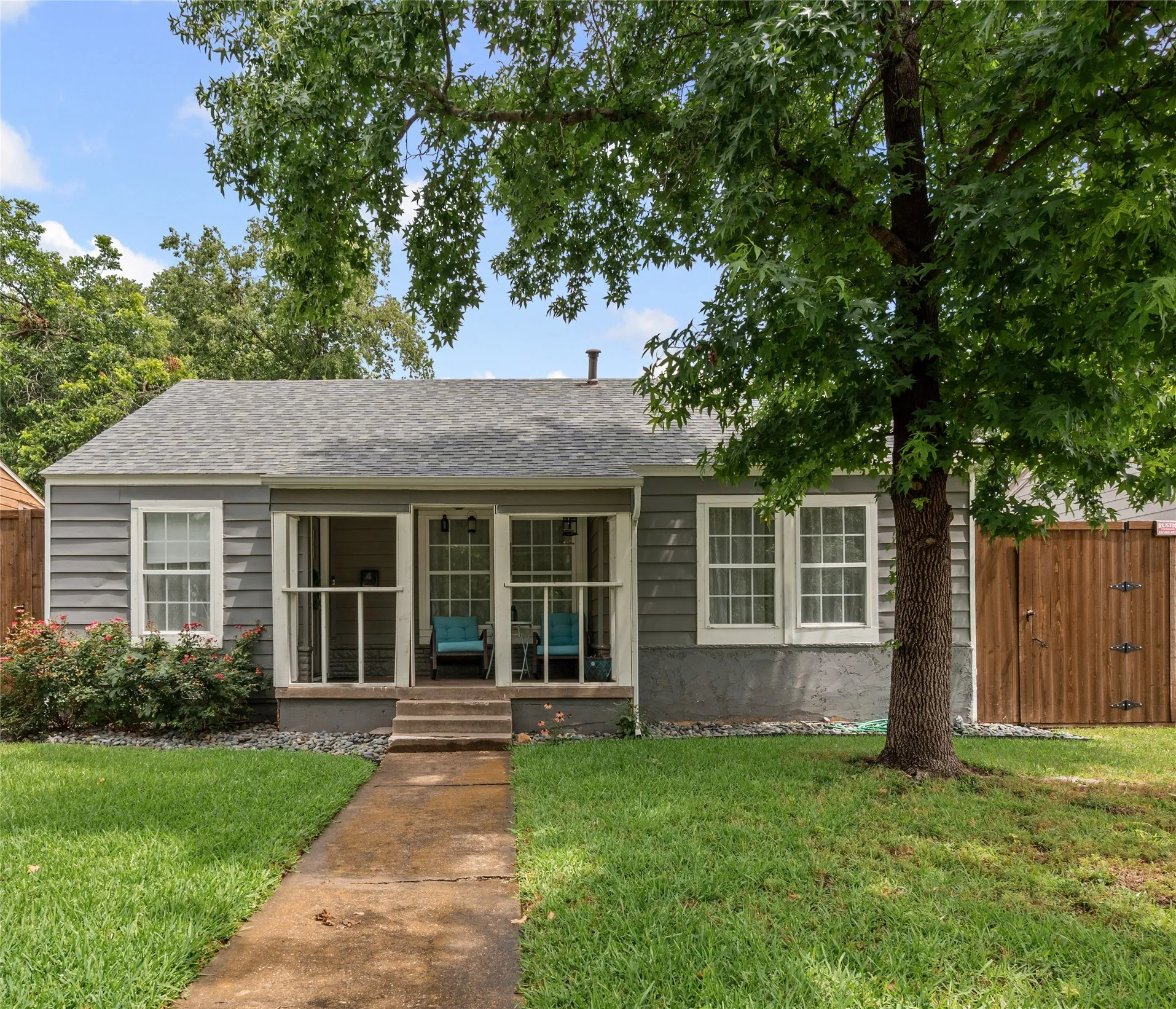 Single Family Residence For Sale in Tarrant County , 4204 Geddes Avenue, Fort Worth, Texas 76107, 3 Bedroom, 1 Bathroom, 2 Garage spaces, 1,416 Sqft, built in 1944, mls#21350101, Real Estate Agent in Fort Worth, Homes For Sale in Tarrant county, Homes For Sale in Fort Worth, Realtor in Fort Worth Texas, Real Estate Brokerage Independent Realty Texas, Luminita Cordes Realtor