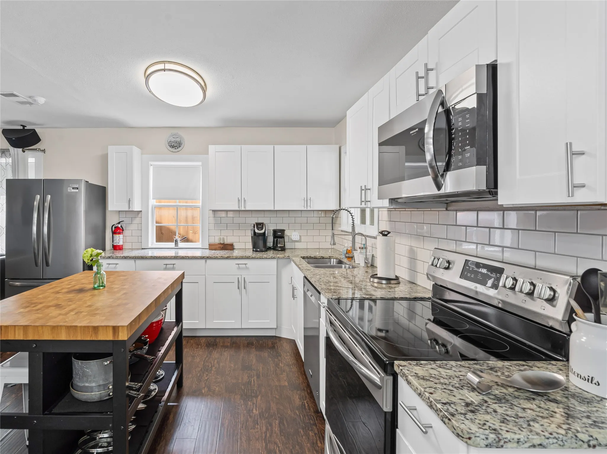 Single Family Residence For Sale in Tarrant County , 4204 Geddes Avenue, Fort Worth, Texas 76107, 3 Bedroom, 1 Bathroom, 2 Garage spaces, 1,416 Sqft, built in 1944, mls#21350101, Real Estate Agent in Fort Worth, Homes For Sale in Tarrant county, Homes For Sale in Fort Worth, Realtor in Fort Worth Texas, Real Estate Brokerage Independent Realty Texas, Luminita Cordes Realtor