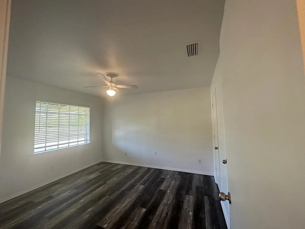 Duplex For Rent in Dallas County , 2818 Golfing Green Drive, Farmers Branch, Texas 75234, 3 Bedroom, 2 Bathroom, Garage spaces, 1,465 Sqft, built in 1972, mls#21348038, Real Estate Agent in Farmers Branch, Homes For Rent in Dallas county, Homes For Rent in Farmers Branch, Realtor in Farmers Branch Texas, Real Estate Brokerage Independent Realty Texas, Luminita Cordes Realtor