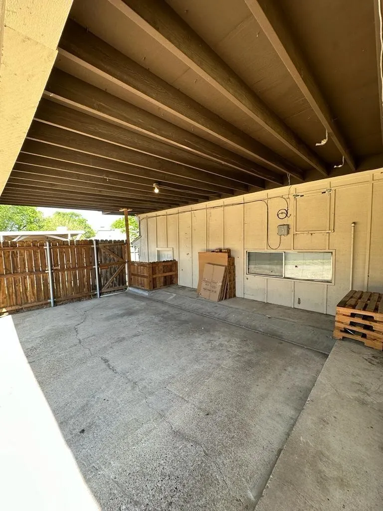 Duplex For Rent in Dallas County , 2818 Golfing Green Drive, Farmers Branch, Texas 75234, 3 Bedroom, 2 Bathroom, Garage spaces, 1,465 Sqft, built in 1972, mls#21348038, Real Estate Agent in Farmers Branch, Homes For Rent in Dallas county, Homes For Rent in Farmers Branch, Realtor in Farmers Branch Texas, Real Estate Brokerage Independent Realty Texas, Luminita Cordes Realtor