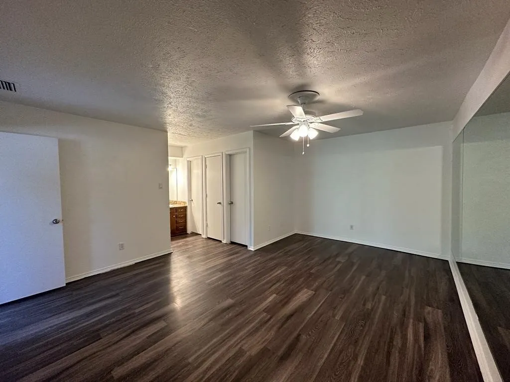 Duplex For Rent in Dallas County , 2818 Golfing Green Drive, Farmers Branch, Texas 75234, 3 Bedroom, 2 Bathroom, Garage spaces, 1,465 Sqft, built in 1972, mls#21348038, Real Estate Agent in Farmers Branch, Homes For Rent in Dallas county, Homes For Rent in Farmers Branch, Realtor in Farmers Branch Texas, Real Estate Brokerage Independent Realty Texas, Luminita Cordes Realtor