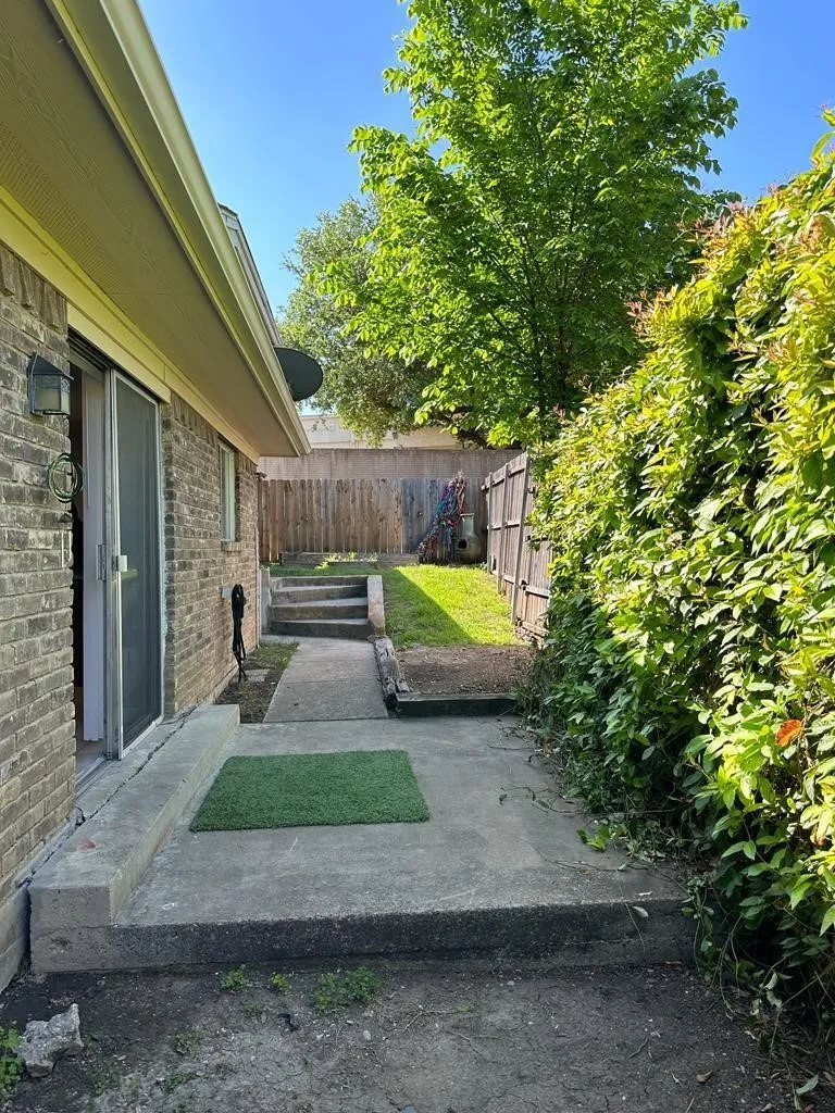 Duplex For Rent in Dallas County , 2818 Golfing Green Drive, Farmers Branch, Texas 75234, 3 Bedroom, 2 Bathroom, Garage spaces, 1,465 Sqft, built in 1972, mls#21348038, Real Estate Agent in Farmers Branch, Homes For Rent in Dallas county, Homes For Rent in Farmers Branch, Realtor in Farmers Branch Texas, Real Estate Brokerage Independent Realty Texas, Luminita Cordes Realtor