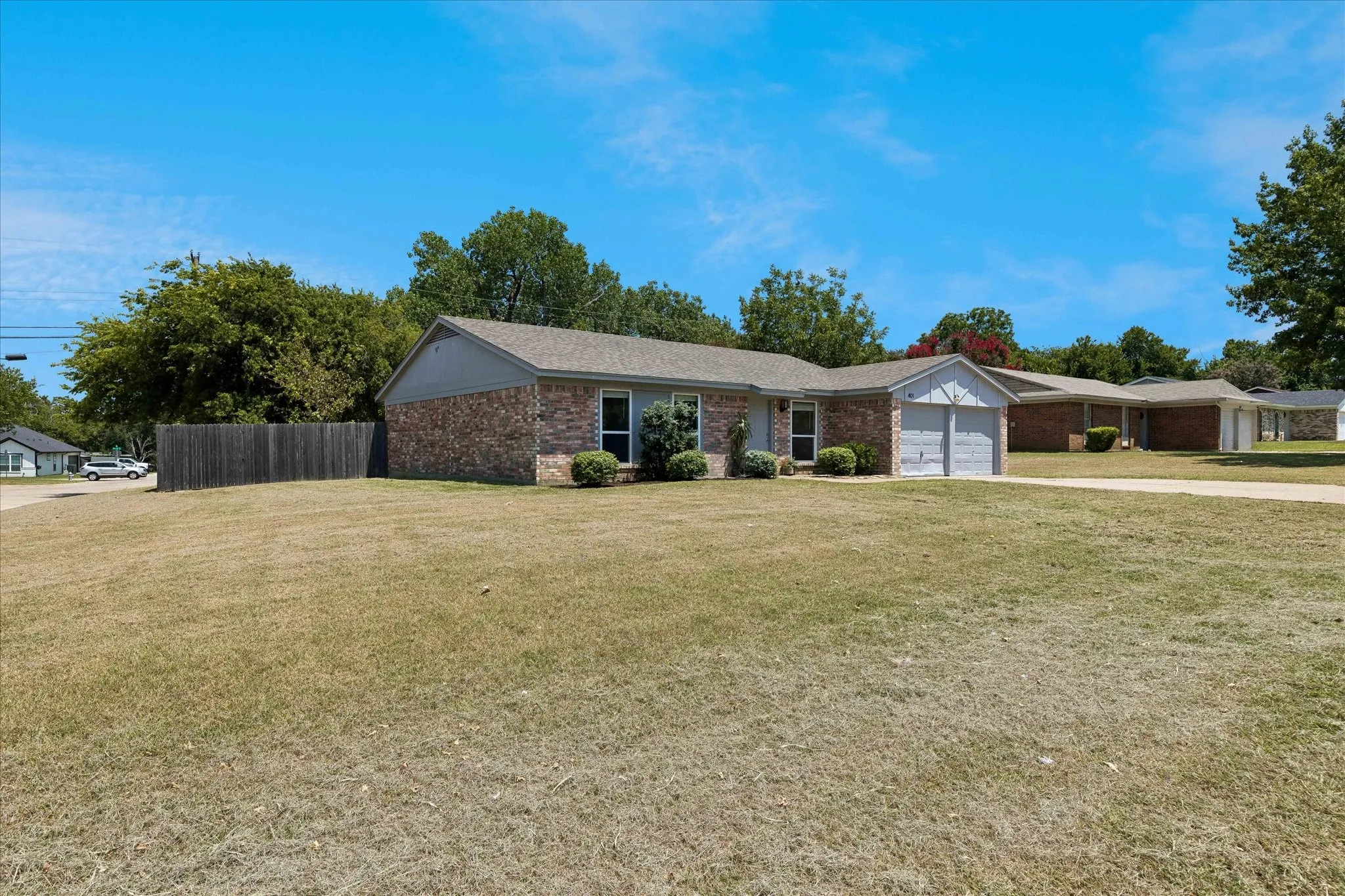 Single Family Residence For Sale in Tarrant County , 401 S Walnut Creek Drive, Mansfield, Texas 76063, 3 Bedroom, 2 Bathroom, 2 Garage spaces, 1,378 Sqft, built in 1980, mls#21350075, Real Estate Agent in Mansfield, Homes For Sale in Tarrant county, Homes For Sale in Mansfield, Realtor in Mansfield Texas, Real Estate Brokerage Independent Realty Texas, Luminita Cordes Realtor