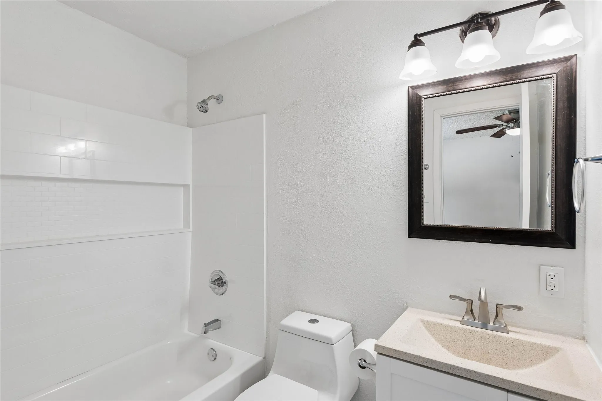 Single Family Residence For Sale in Tarrant County , 401 S Walnut Creek Drive, Mansfield, Texas 76063, 3 Bedroom, 2 Bathroom, 2 Garage spaces, 1,378 Sqft, built in 1980, mls#21350075, Real Estate Agent in Mansfield, Homes For Sale in Tarrant county, Homes For Sale in Mansfield, Realtor in Mansfield Texas, Real Estate Brokerage Independent Realty Texas, Luminita Cordes Realtor