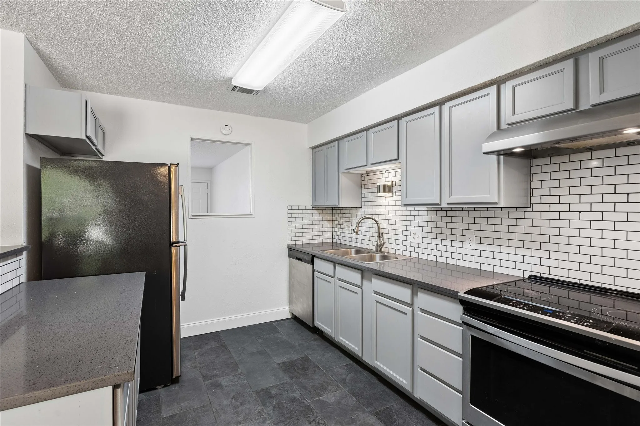 Single Family Residence For Sale in Tarrant County , 401 S Walnut Creek Drive, Mansfield, Texas 76063, 3 Bedroom, 2 Bathroom, 2 Garage spaces, 1,378 Sqft, built in 1980, mls#21350075, Real Estate Agent in Mansfield, Homes For Sale in Tarrant county, Homes For Sale in Mansfield, Realtor in Mansfield Texas, Real Estate Brokerage Independent Realty Texas, Luminita Cordes Realtor