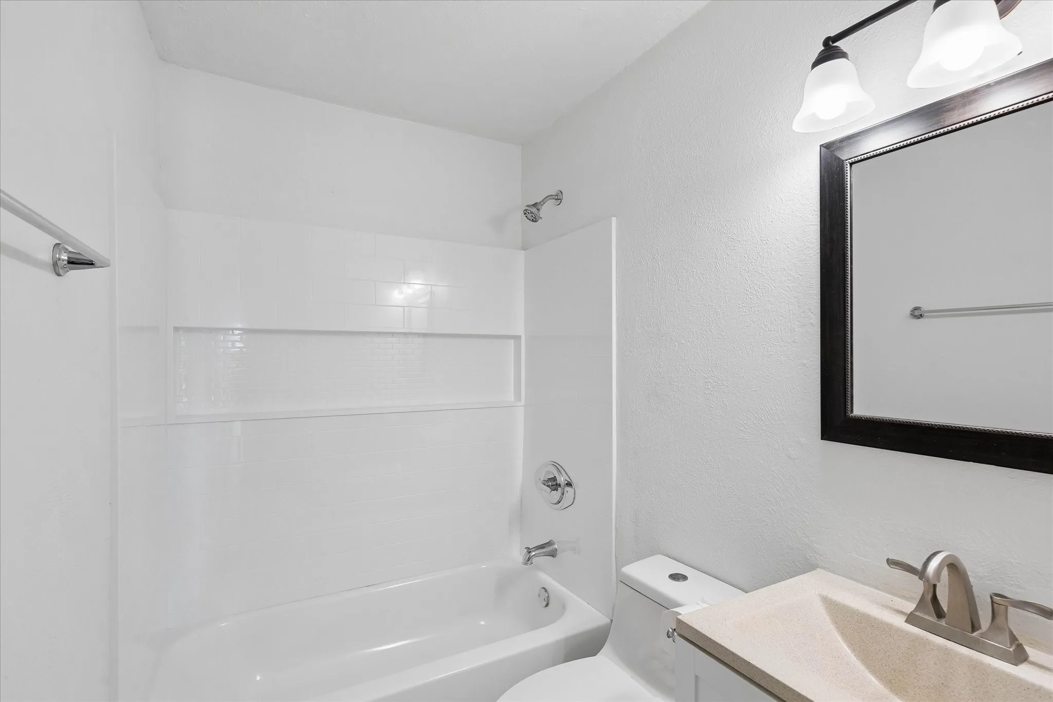 Single Family Residence For Sale in Tarrant County , 401 S Walnut Creek Drive, Mansfield, Texas 76063, 3 Bedroom, 2 Bathroom, 2 Garage spaces, 1,378 Sqft, built in 1980, mls#21350075, Real Estate Agent in Mansfield, Homes For Sale in Tarrant county, Homes For Sale in Mansfield, Realtor in Mansfield Texas, Real Estate Brokerage Independent Realty Texas, Luminita Cordes Realtor