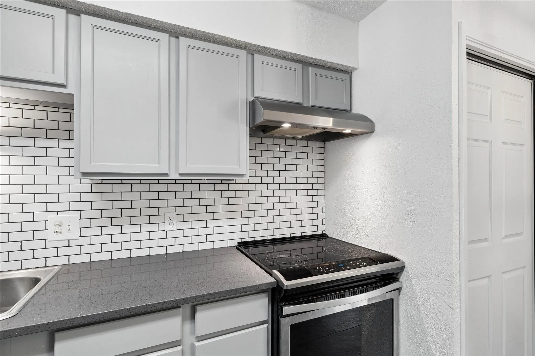 Single Family Residence For Sale in Tarrant County , 401 S Walnut Creek Drive, Mansfield, Texas 76063, 3 Bedroom, 2 Bathroom, 2 Garage spaces, 1,378 Sqft, built in 1980, mls#21350075, Real Estate Agent in Mansfield, Homes For Sale in Tarrant county, Homes For Sale in Mansfield, Realtor in Mansfield Texas, Real Estate Brokerage Independent Realty Texas, Luminita Cordes Realtor