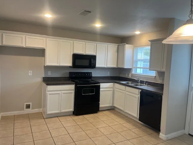 Single Family Residence For Rent in Dallas County , 811 Edd Road, Dallas, Texas 75253, 4 Bedroom, 2 Bathroom, 2 Garage spaces, 1,597 Sqft, built in 2005, mls#21349153, Real Estate Agent in Dallas, Homes For Rent in Dallas county, Homes For Rent in Dallas, Realtor in Dallas Texas, Real Estate Brokerage Independent Realty Texas, Luminita Cordes Realtor