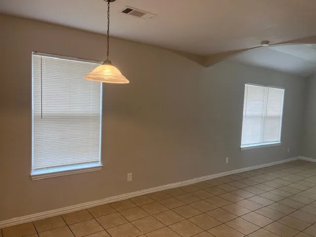Single Family Residence For Rent in Dallas County , 811 Edd Road, Dallas, Texas 75253, 4 Bedroom, 2 Bathroom, 2 Garage spaces, 1,597 Sqft, built in 2005, mls#21349153, Real Estate Agent in Dallas, Homes For Rent in Dallas county, Homes For Rent in Dallas, Realtor in Dallas Texas, Real Estate Brokerage Independent Realty Texas, Luminita Cordes Realtor