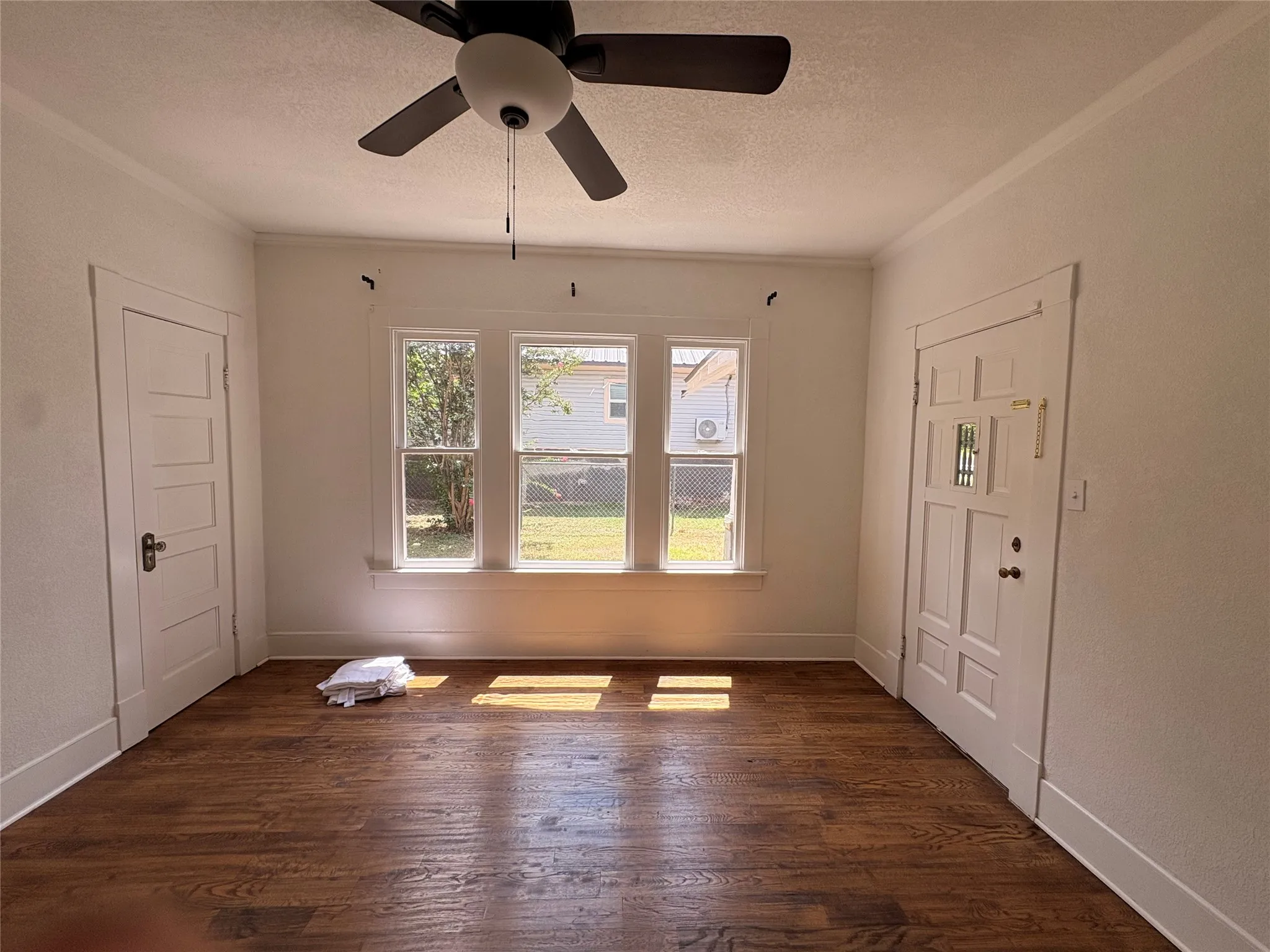 Single Family Residence For Rent in Mc Lennan County , 2626 Morrow Avenue, Waco, Texas 76707, 3 Bedroom, 2 Bathroom, 2 Garage spaces, 1,576 Sqft, built in 1928, mls#21350056, Real Estate Agent in Waco, Homes For Rent in Mc Lennan county, Homes For Rent in Waco, Realtor in Waco Texas, Real Estate Brokerage Independent Realty Texas, Luminita Cordes Realtor