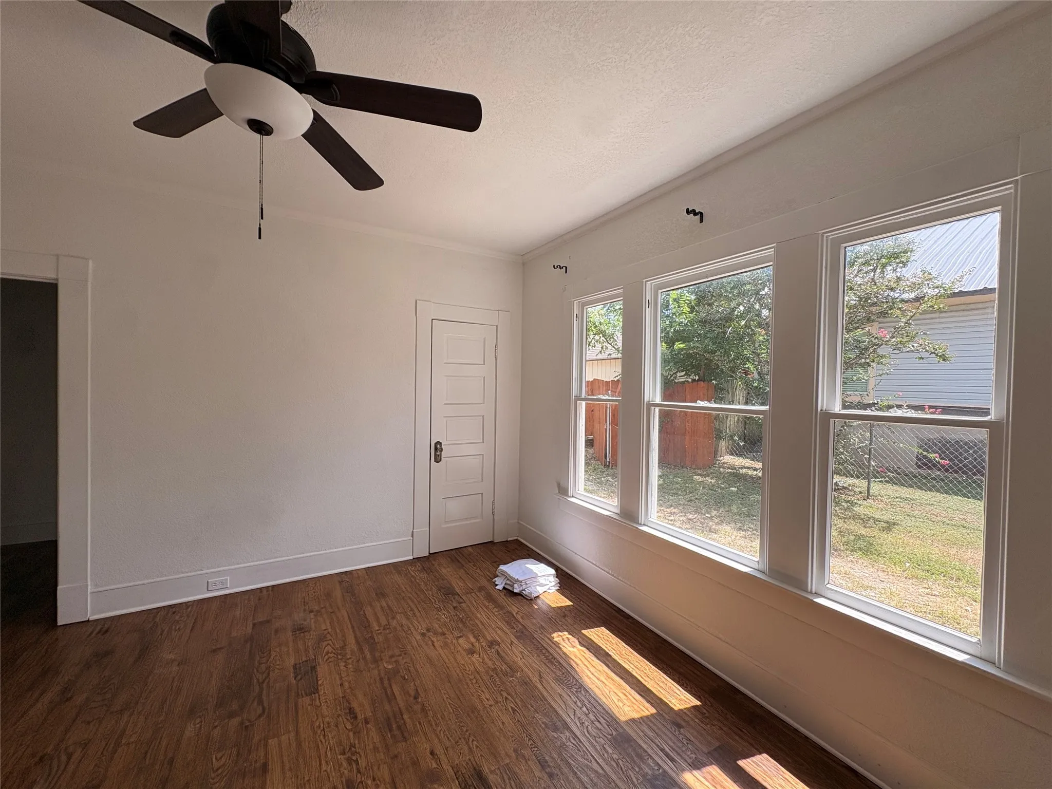 Single Family Residence For Rent in Mc Lennan County , 2626 Morrow Avenue, Waco, Texas 76707, 3 Bedroom, 2 Bathroom, 2 Garage spaces, 1,576 Sqft, built in 1928, mls#21350056, Real Estate Agent in Waco, Homes For Rent in Mc Lennan county, Homes For Rent in Waco, Realtor in Waco Texas, Real Estate Brokerage Independent Realty Texas, Luminita Cordes Realtor